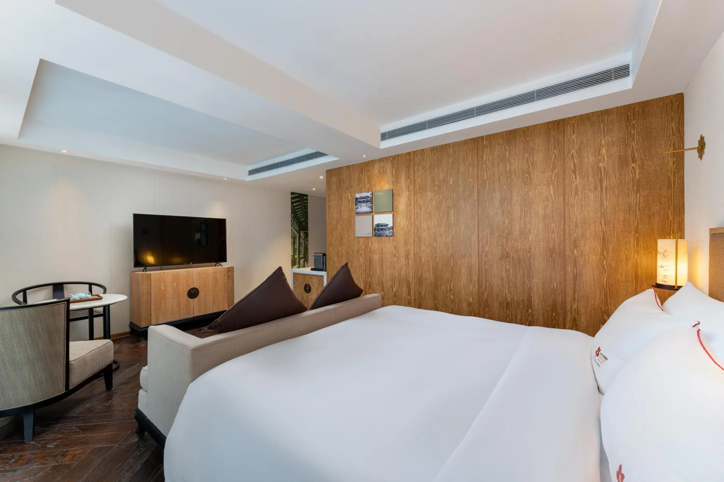 Bed in LN Hotel Five