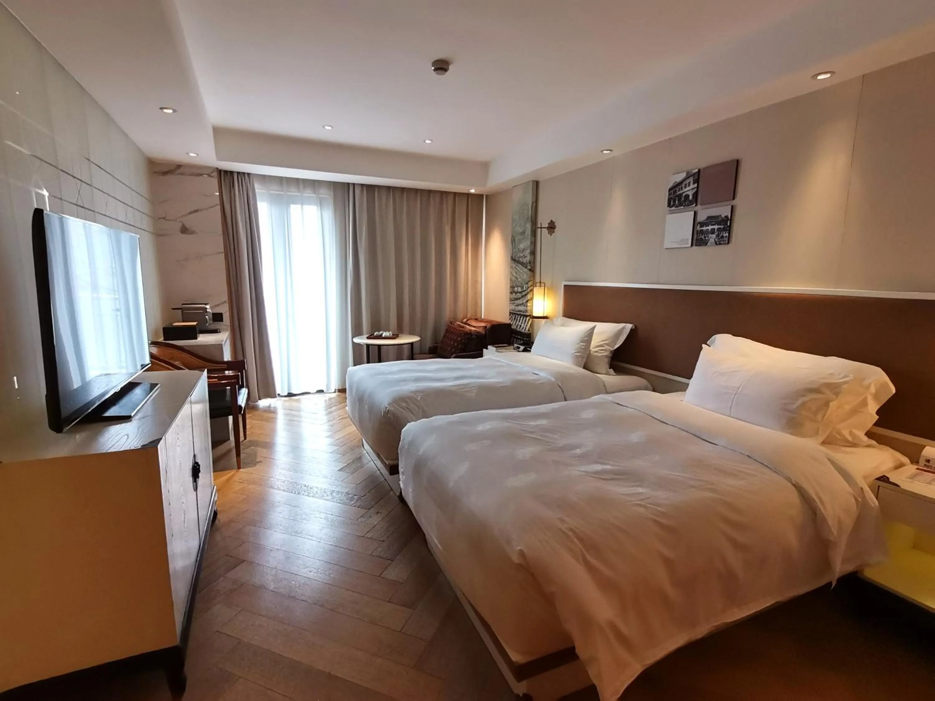 Photo of the whole room, Bed in LN Hotel Five