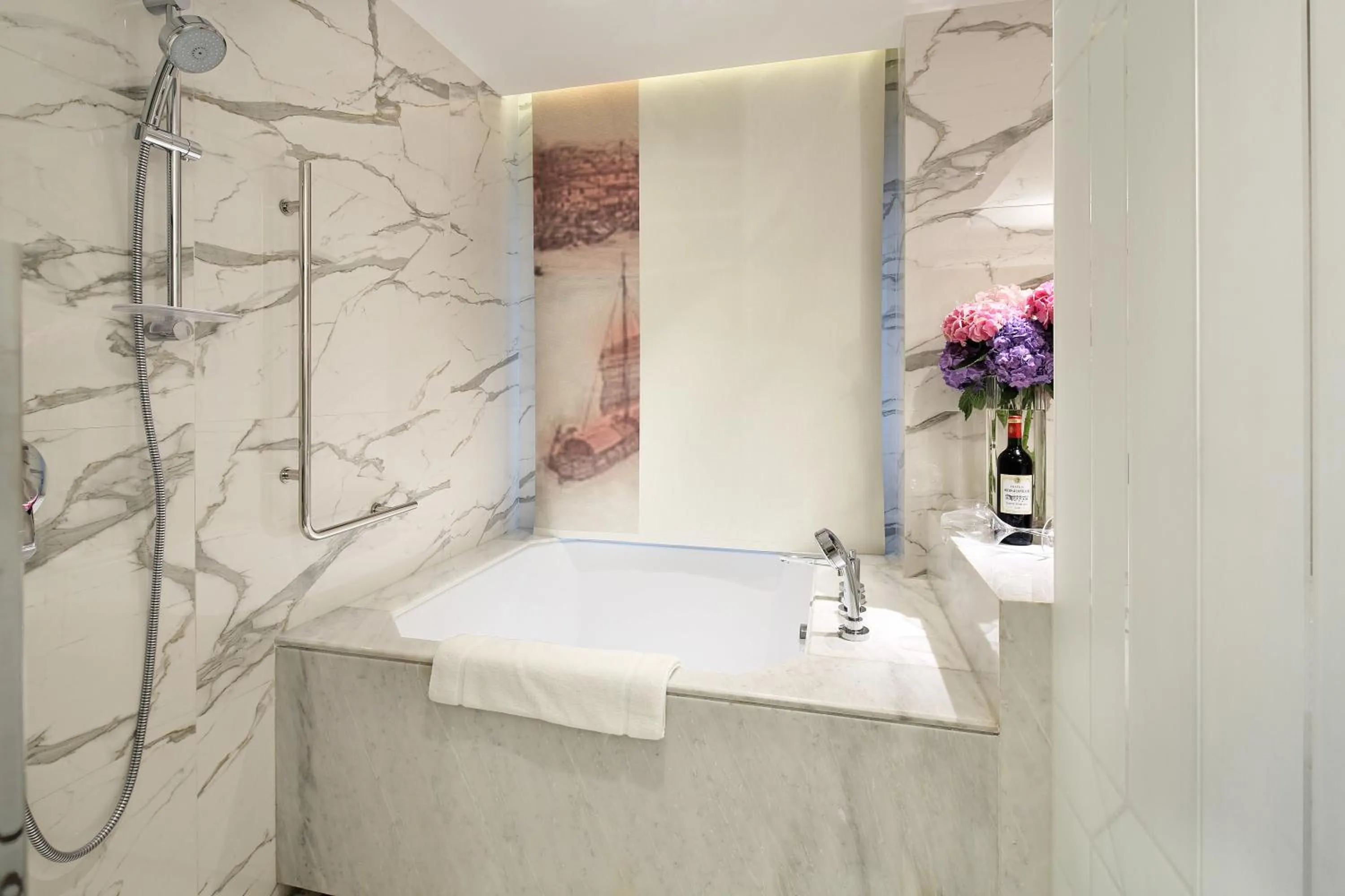 Bathroom in LN Hotel Five