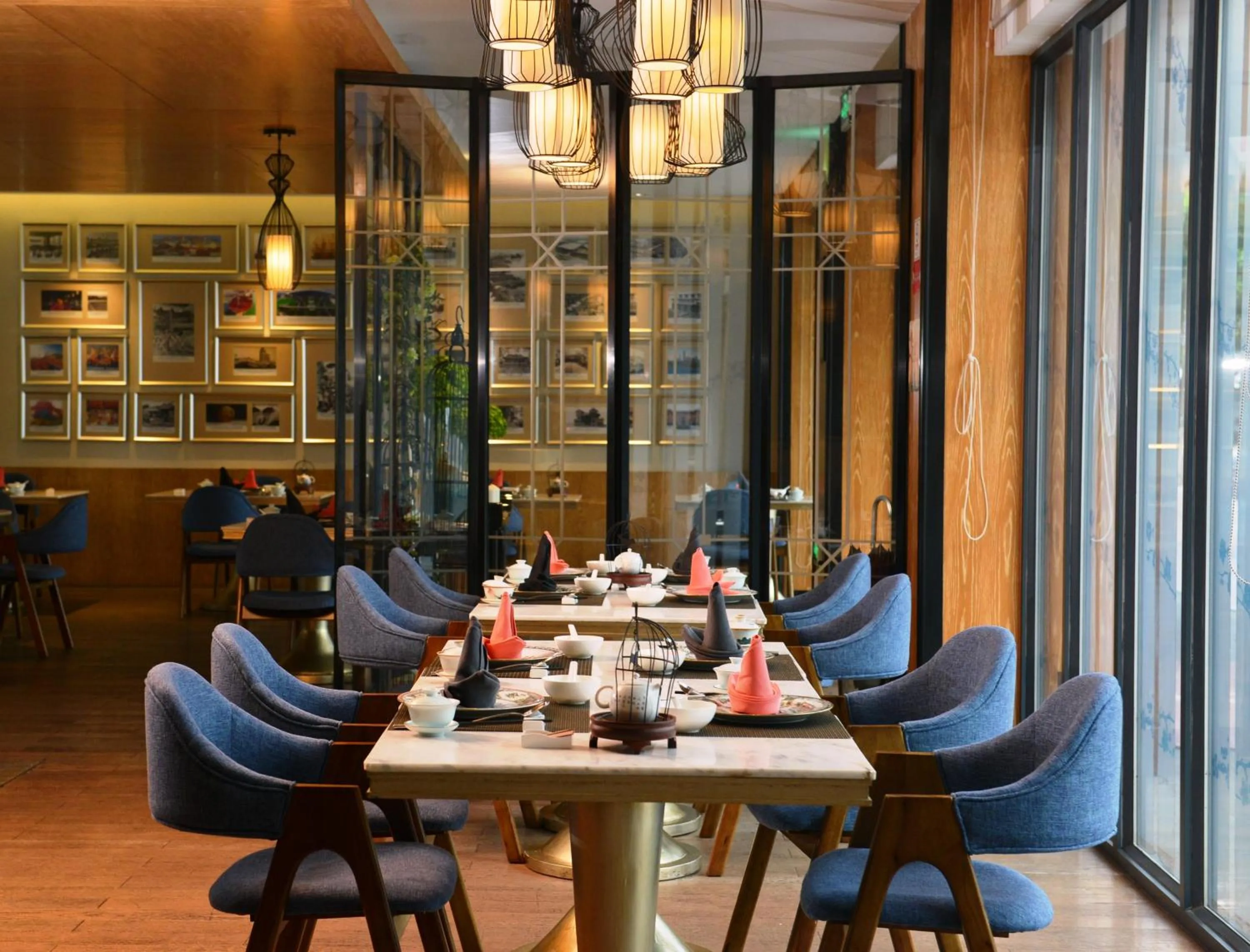 Restaurant/places to eat in LN Hotel Five