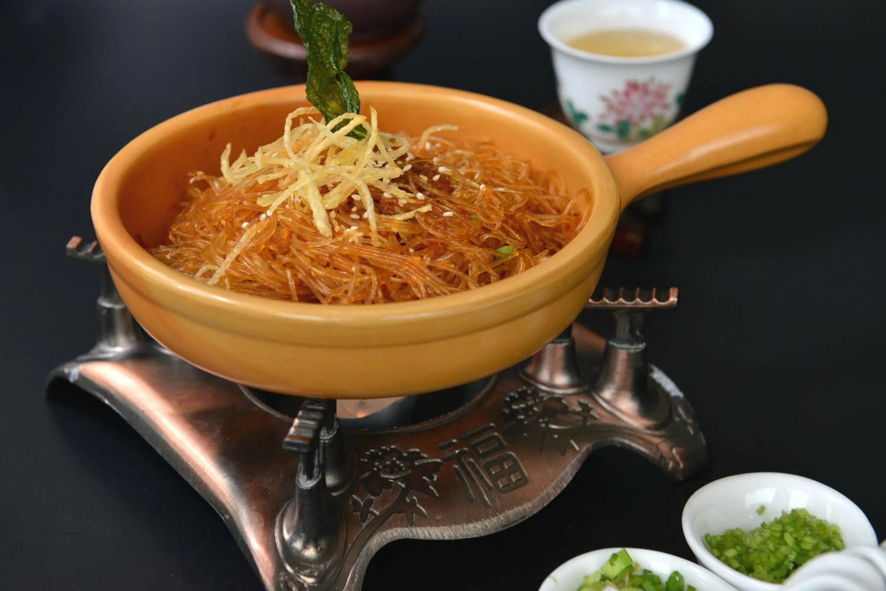 Restaurant/places to eat in LN Hotel Five