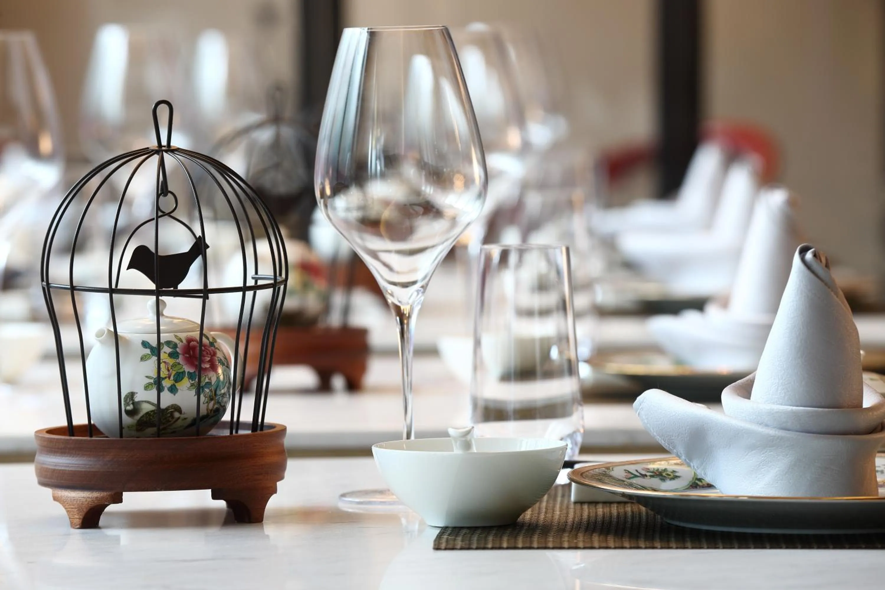 Restaurant/places to eat in LN Hotel Five