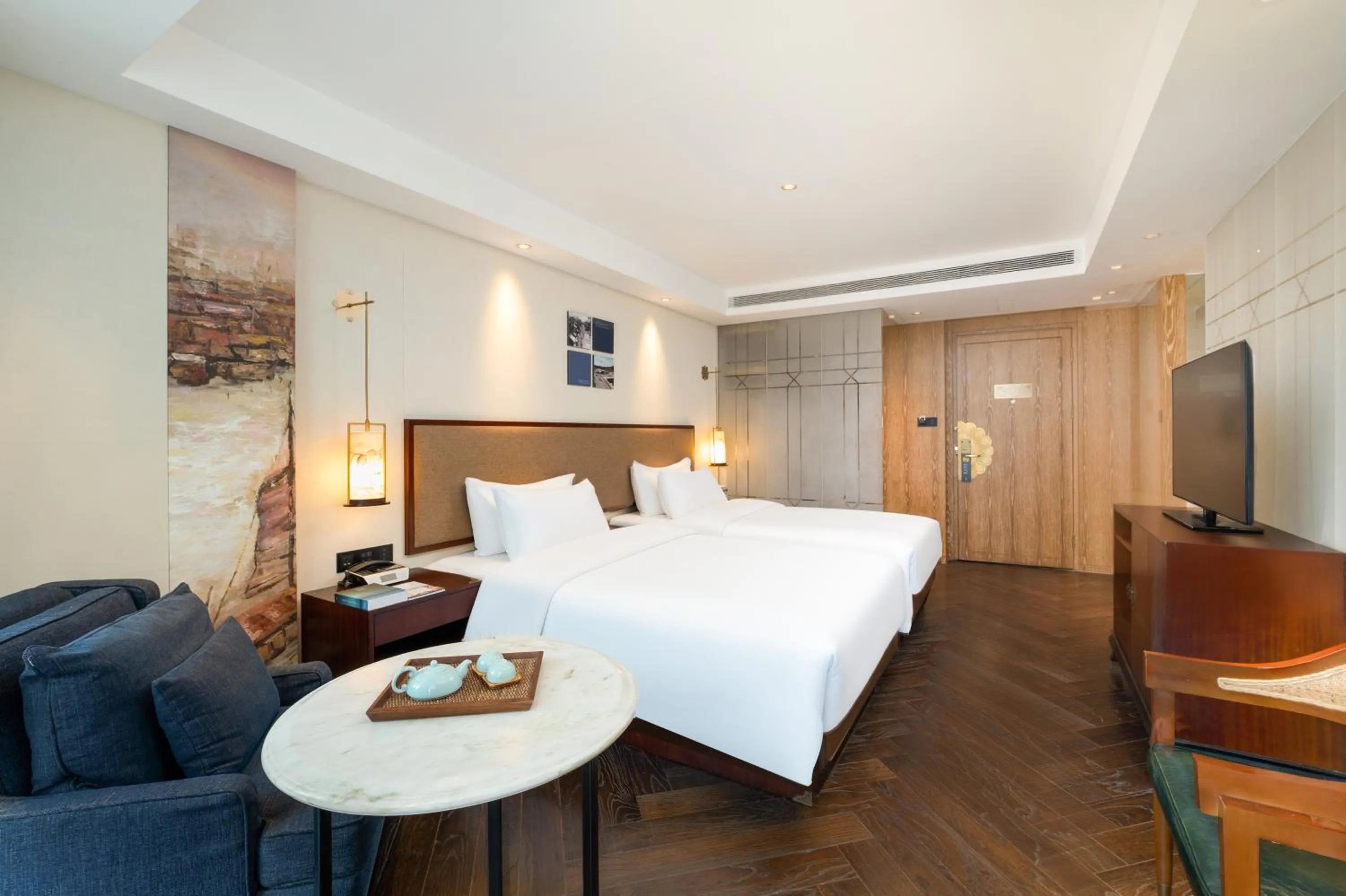 Bed in LN Hotel Five