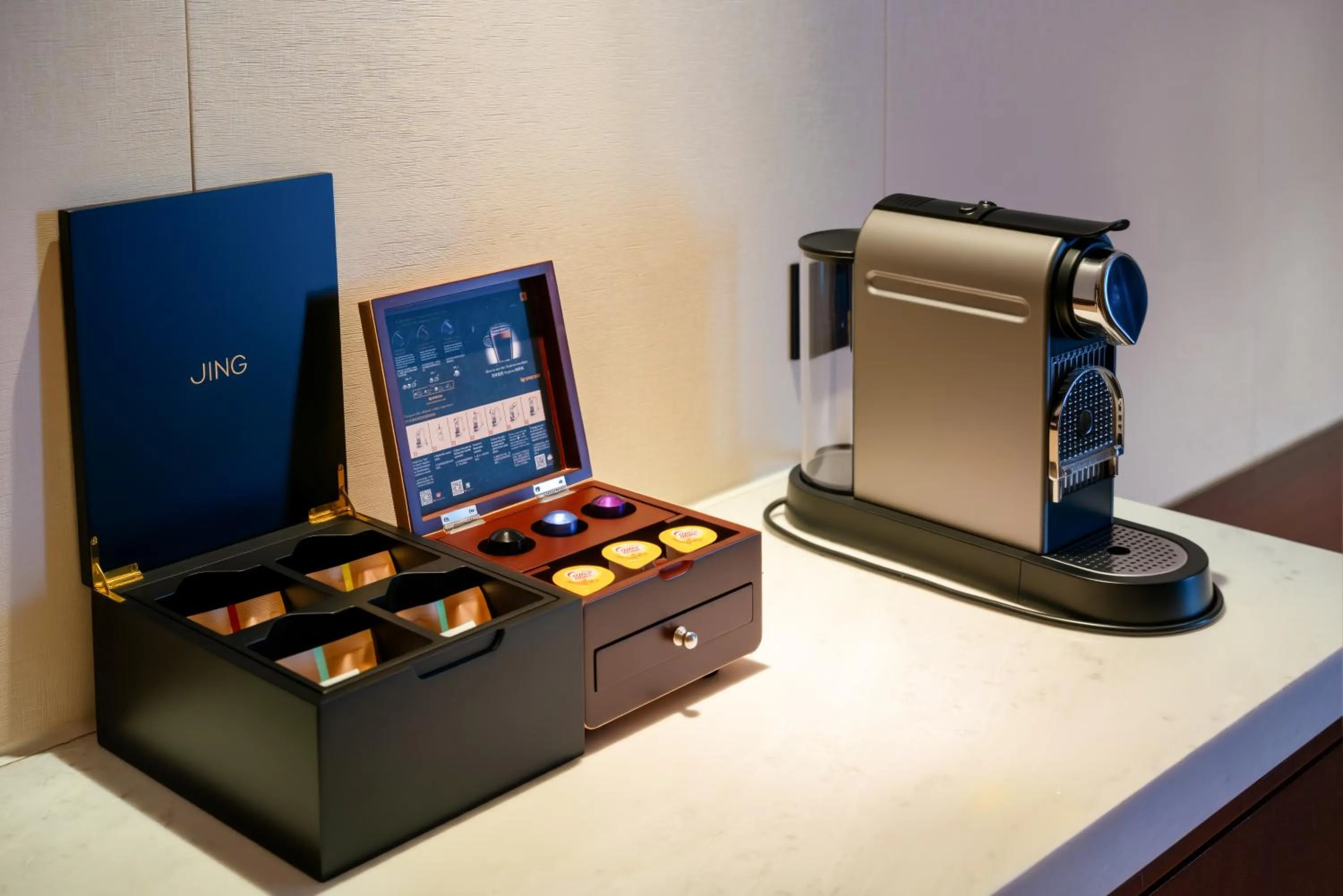 Coffee/tea facilities in LN Hotel Five