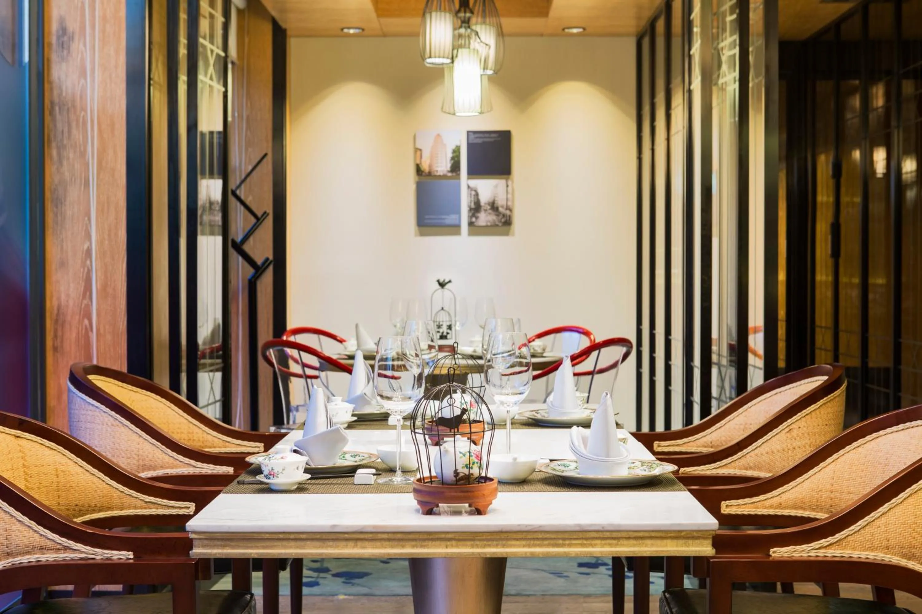 Restaurant/places to eat in LN Hotel Five