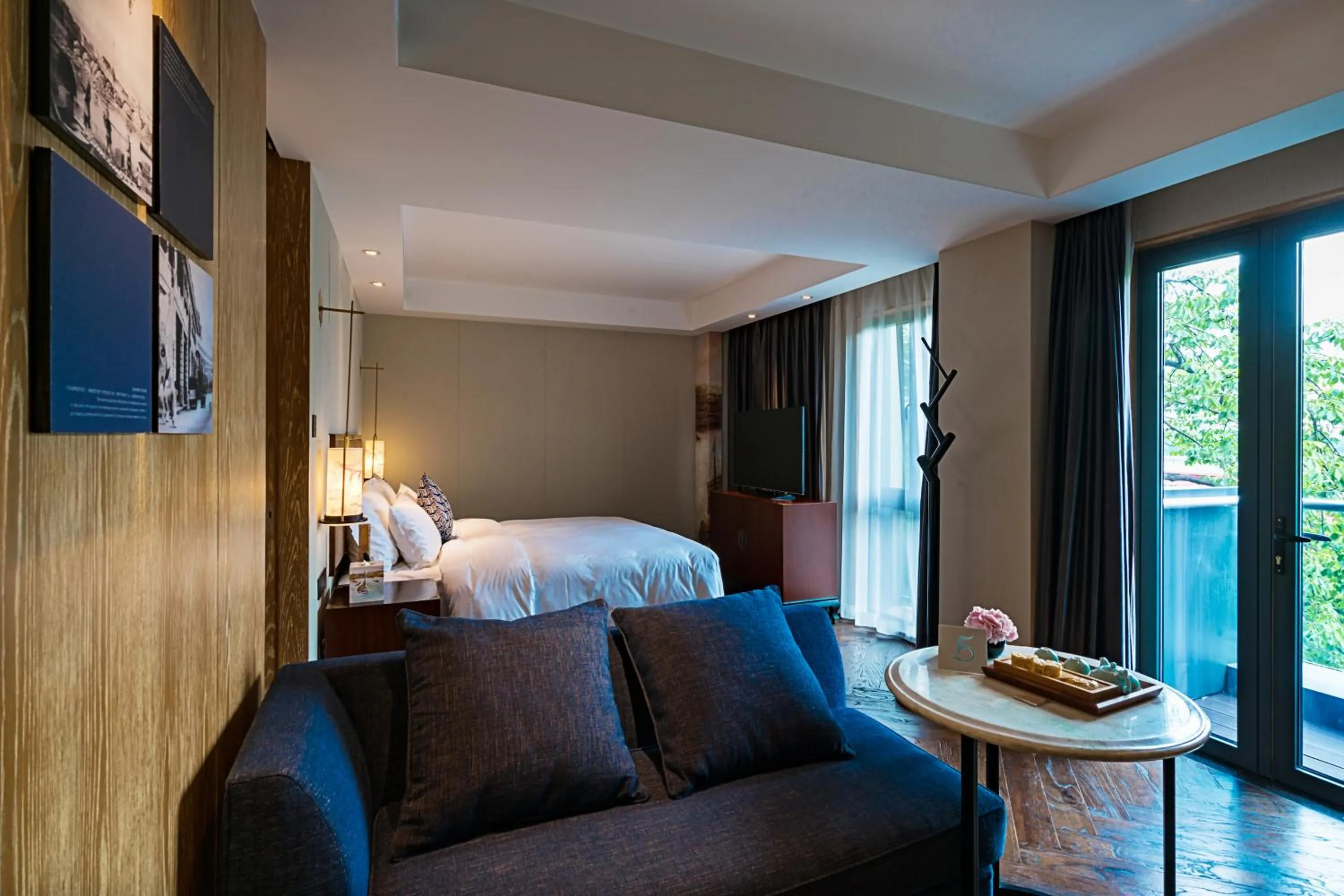 Bed in LN Hotel Five