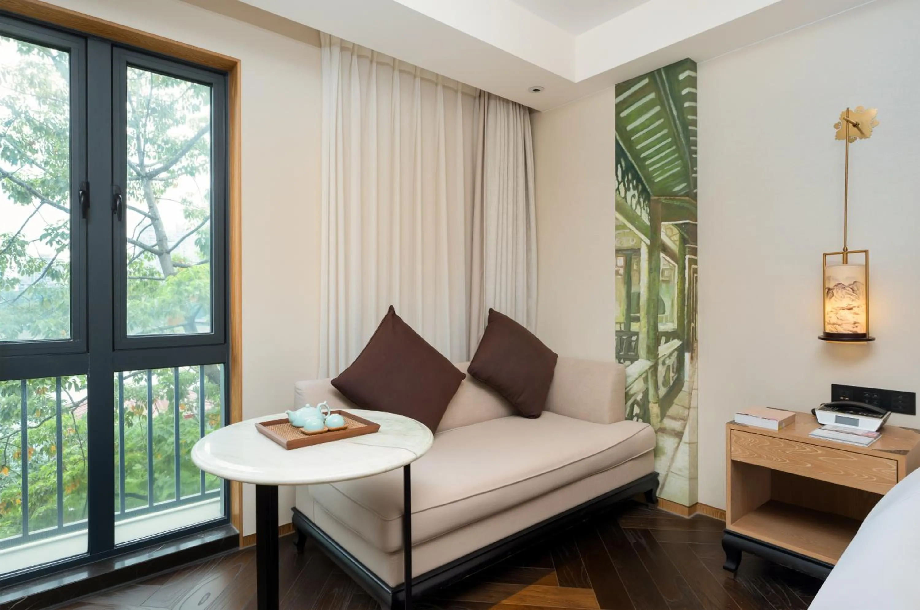 Living room, Bed in LN Hotel Five