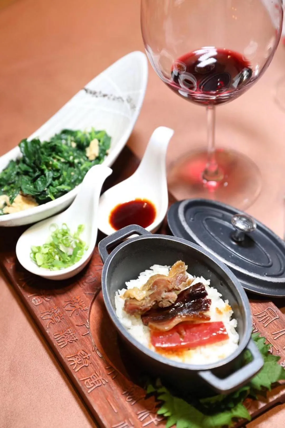 Restaurant/places to eat in LN Hotel Five