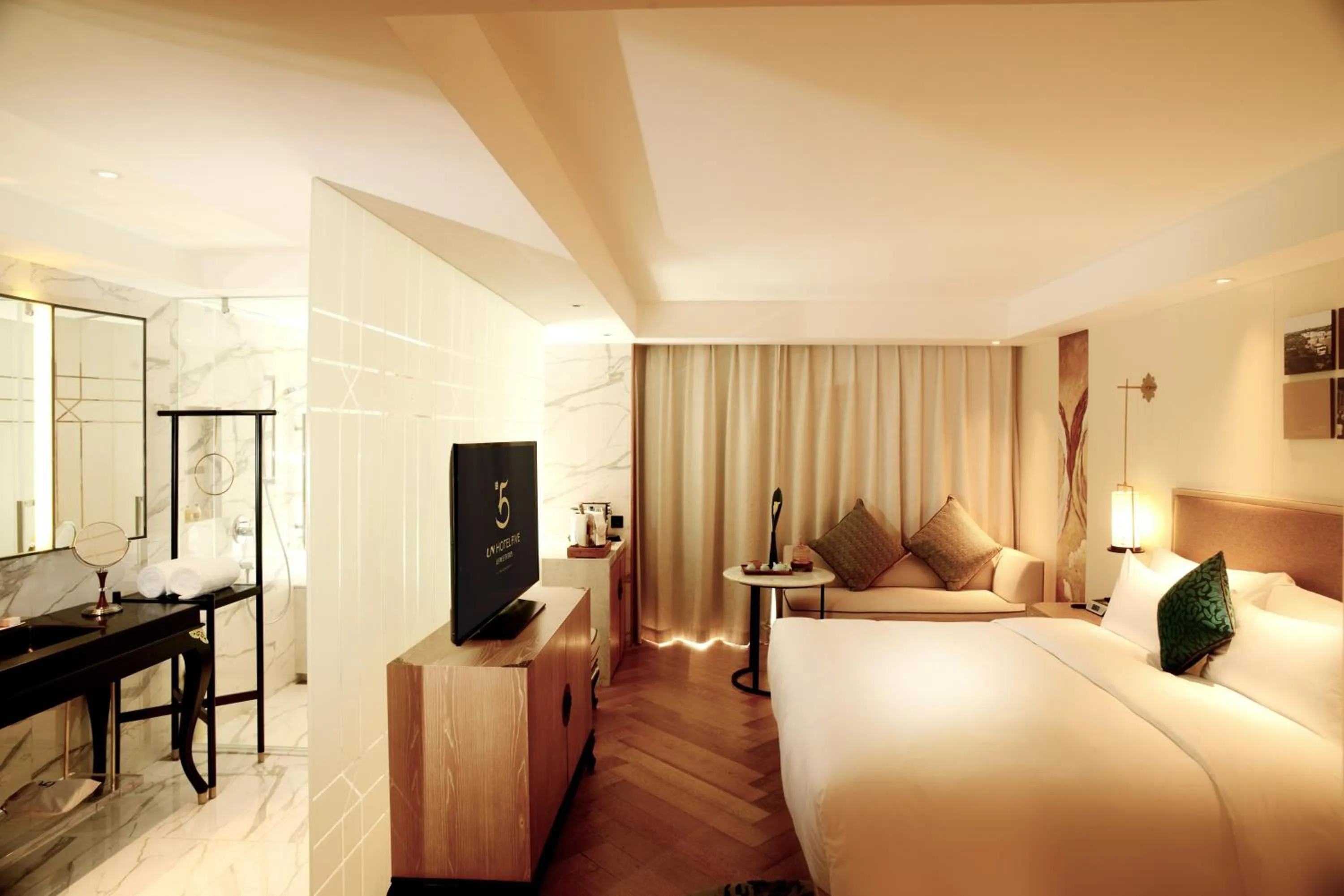 Bed in LN Hotel Five