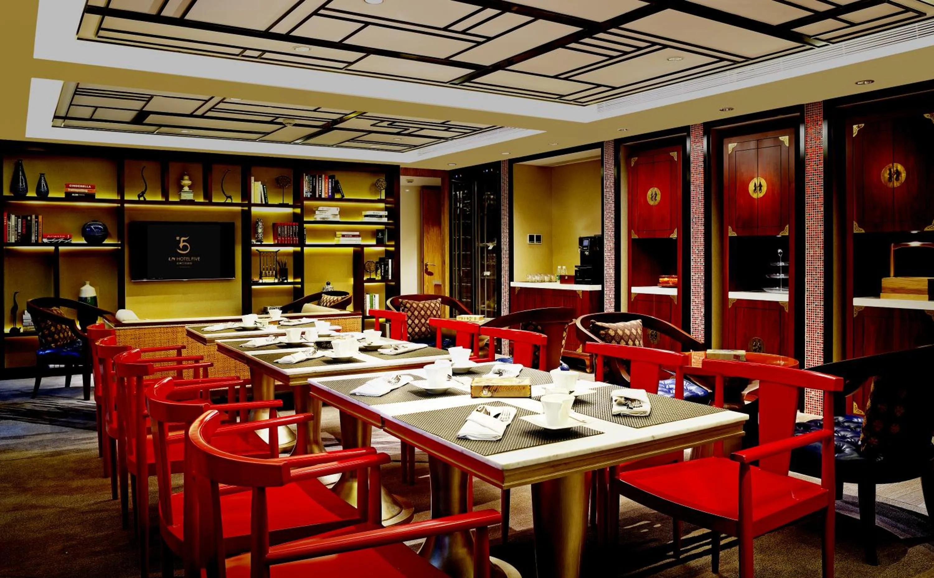 Restaurant/places to eat in LN Hotel Five