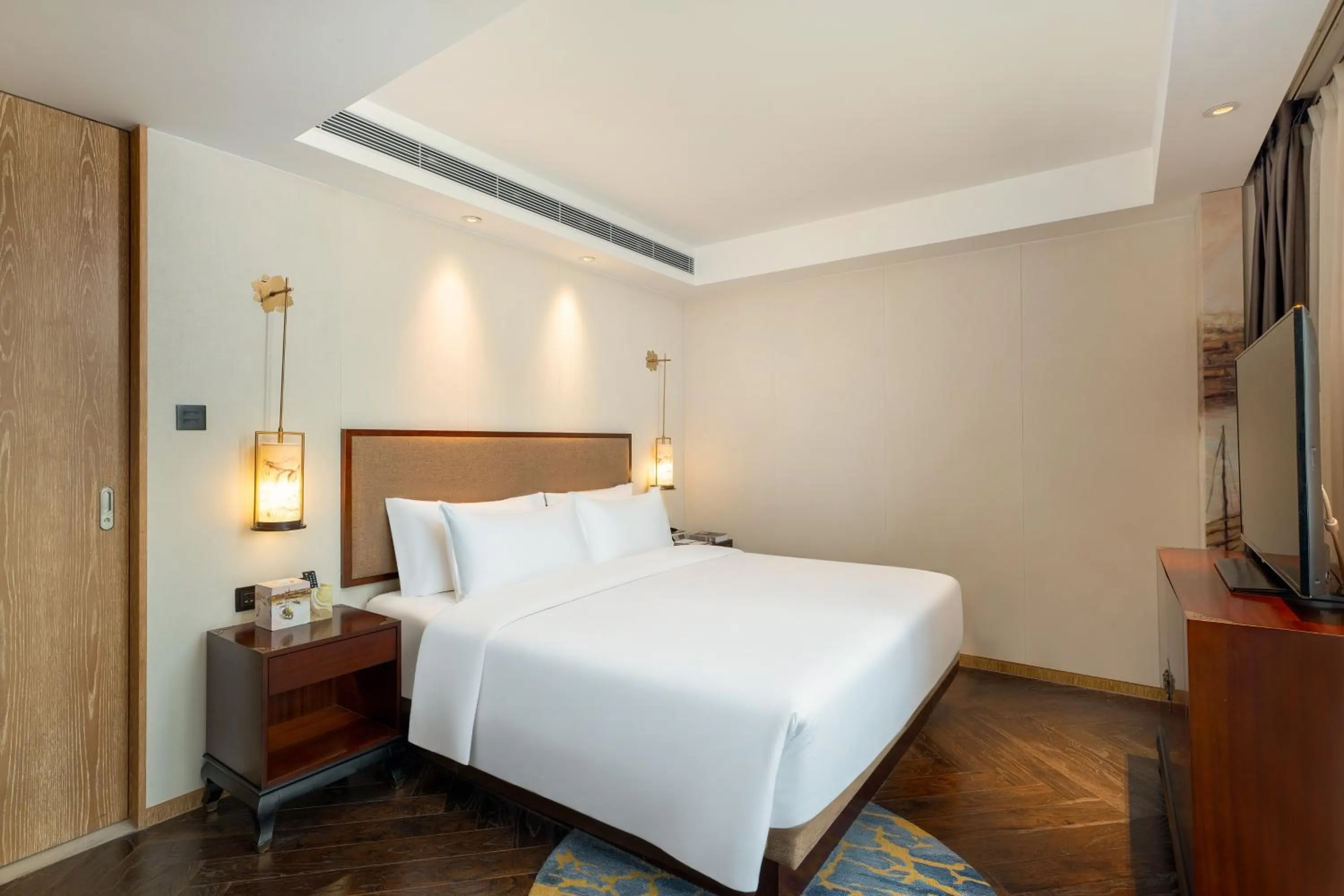 Bed in LN Hotel Five