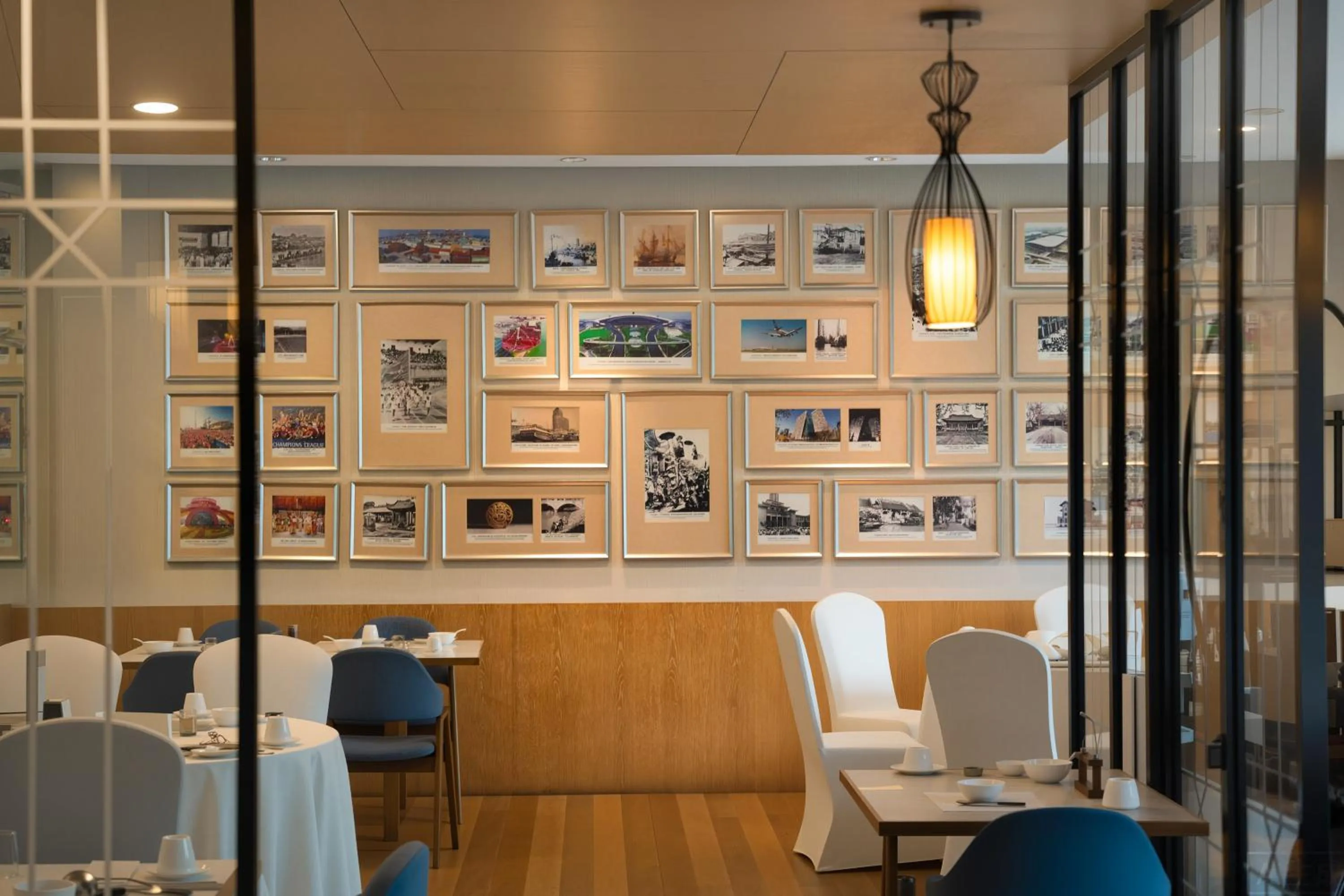 Restaurant/places to eat in LN Hotel Five