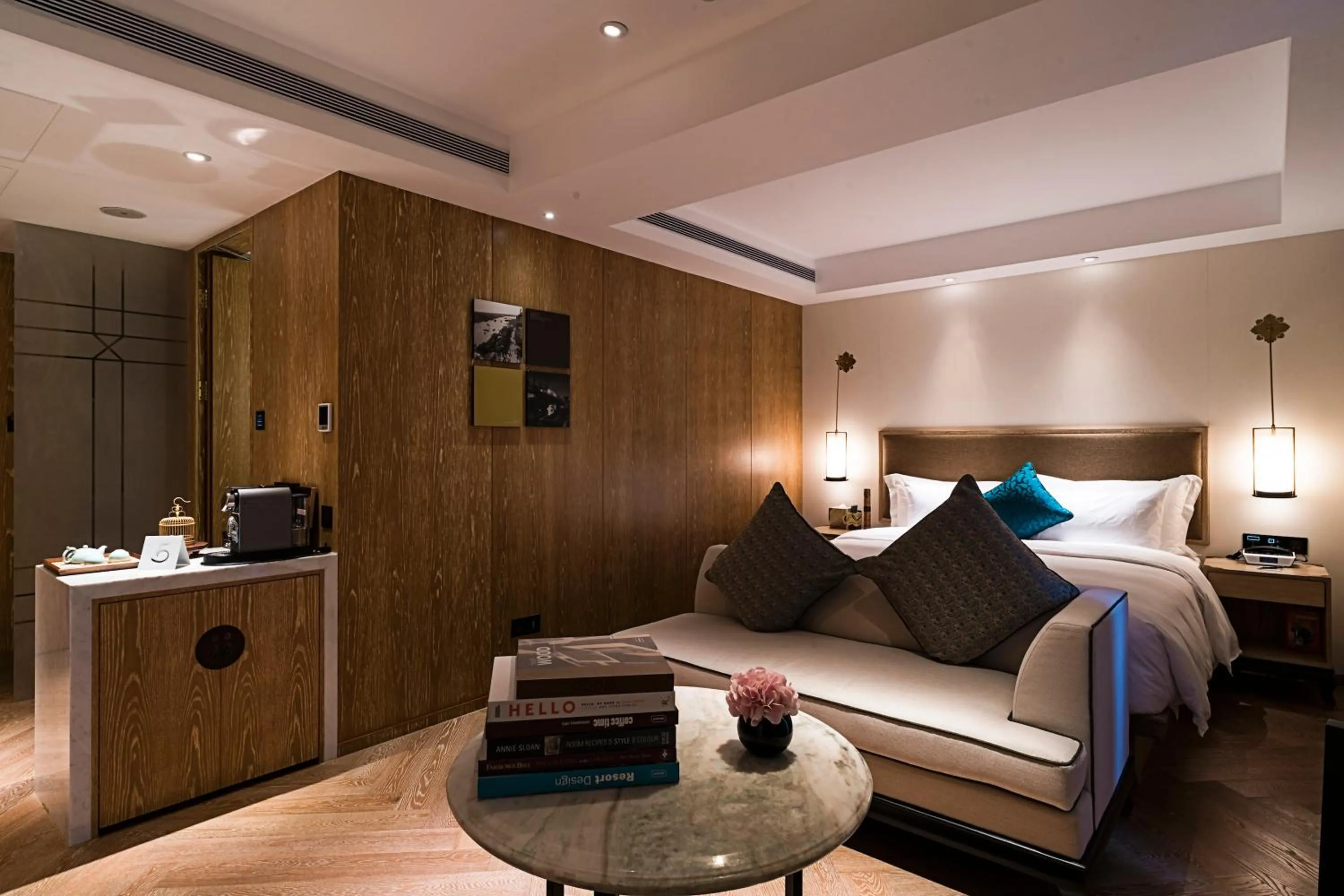 Bed in LN Hotel Five