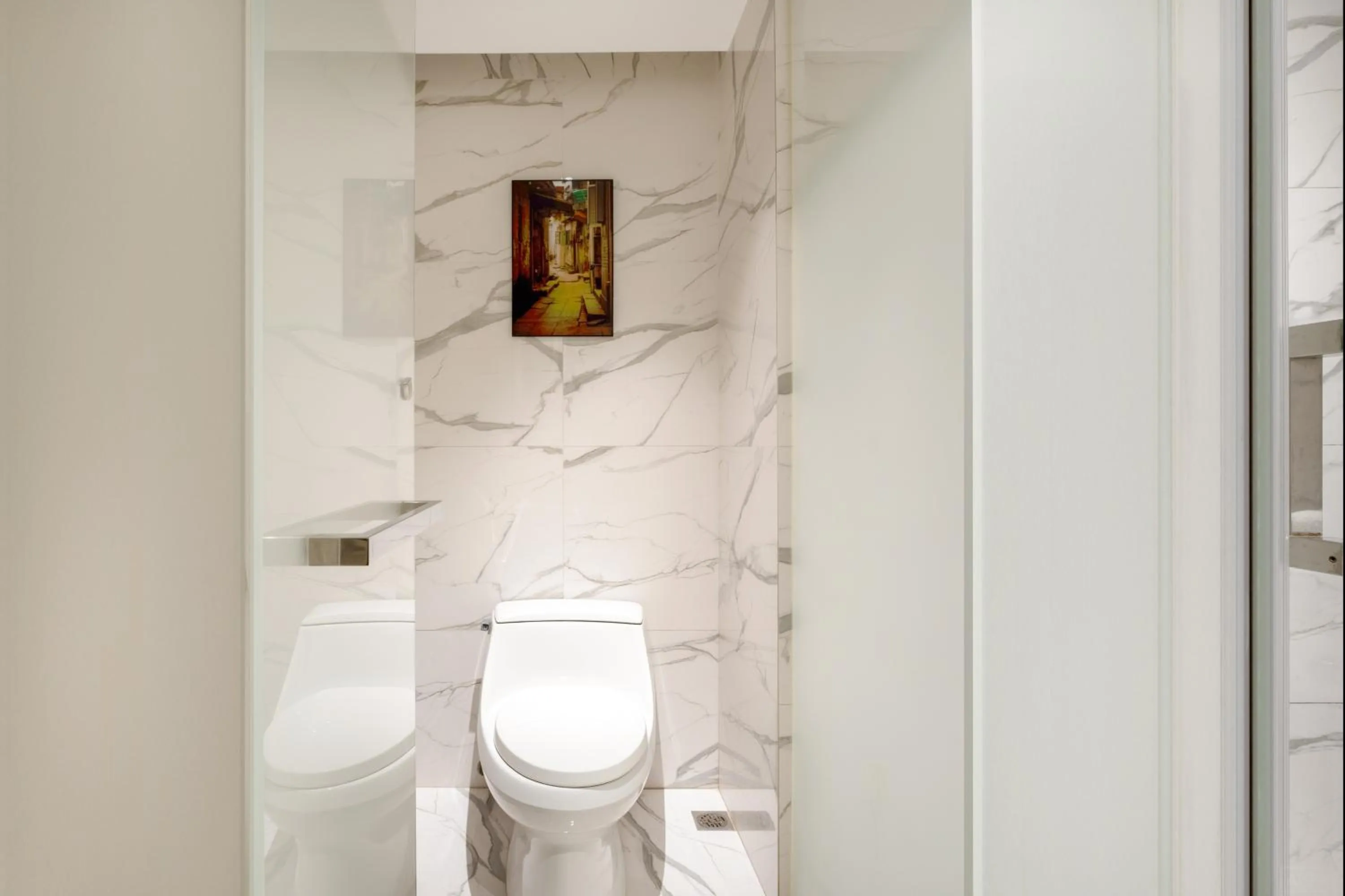 Toilet in LN Hotel Five