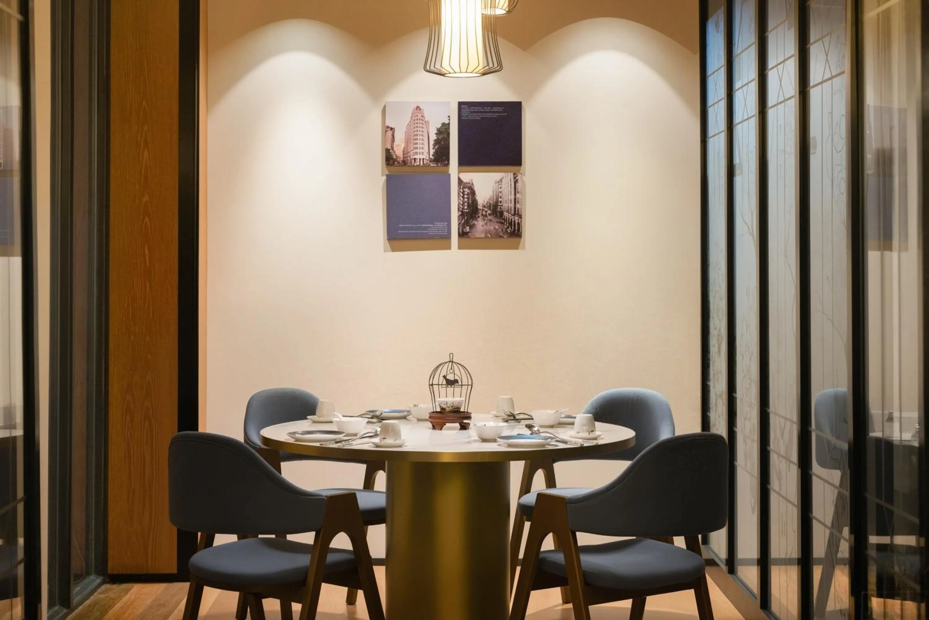 Restaurant/places to eat in LN Hotel Five