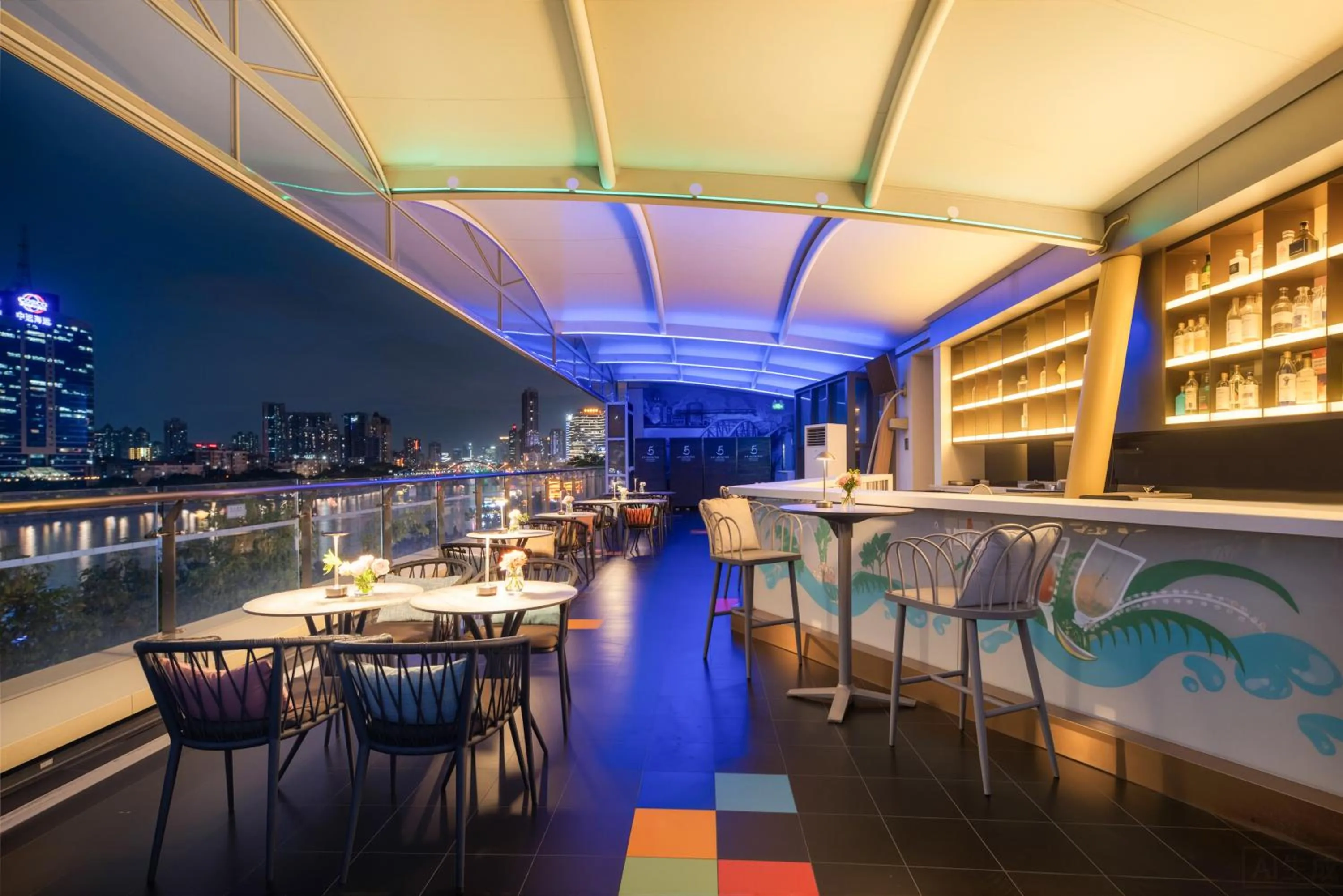 Lounge or bar in LN Hotel Five