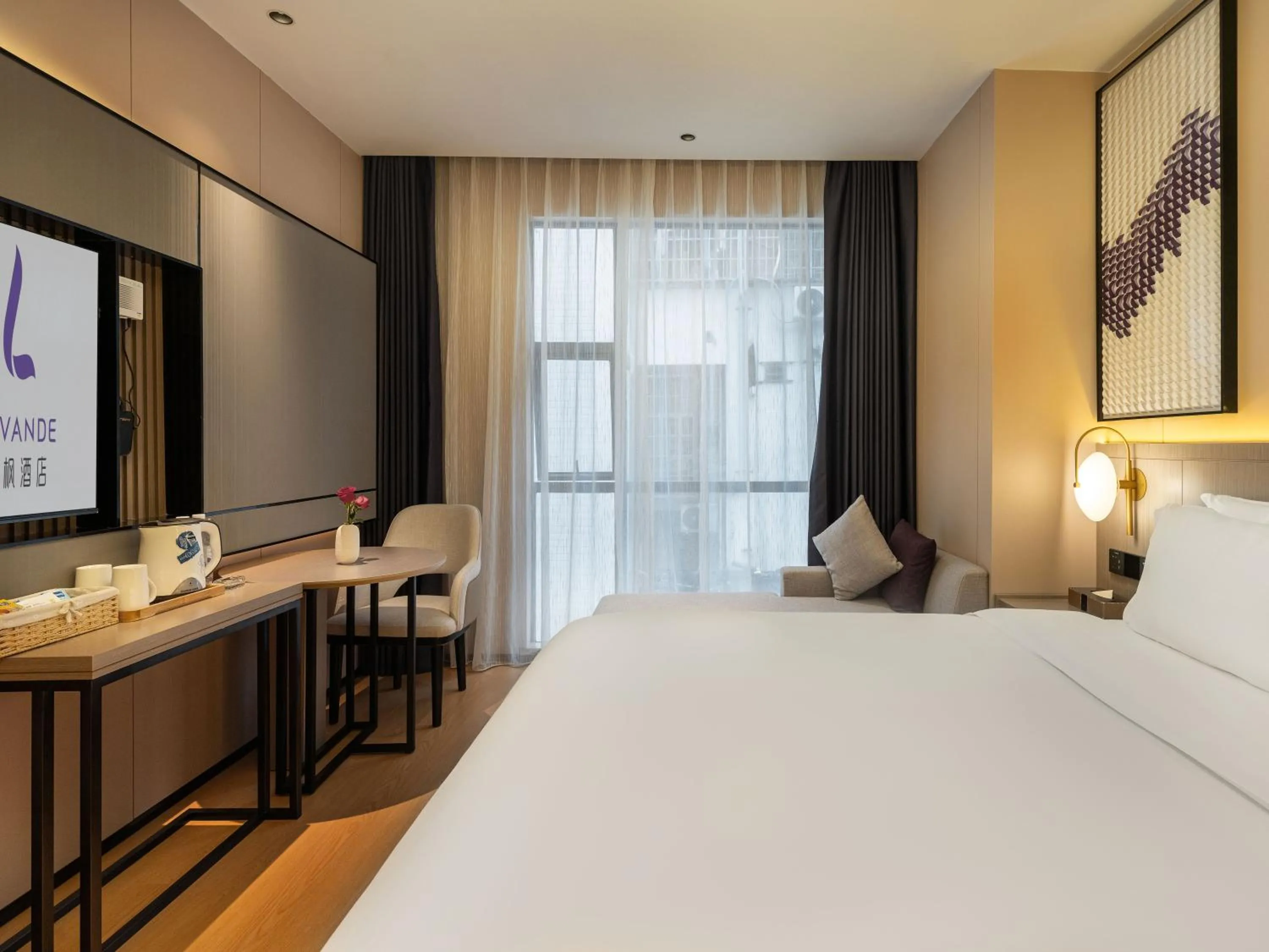 Standard Queen Room in Lavande International Hotel Guangzhou TaiKoo Hui Square Shipaiqiao Metro Station Branch - Free Shuttle Bus to Canton Fair Complex During Canton Fair Period
