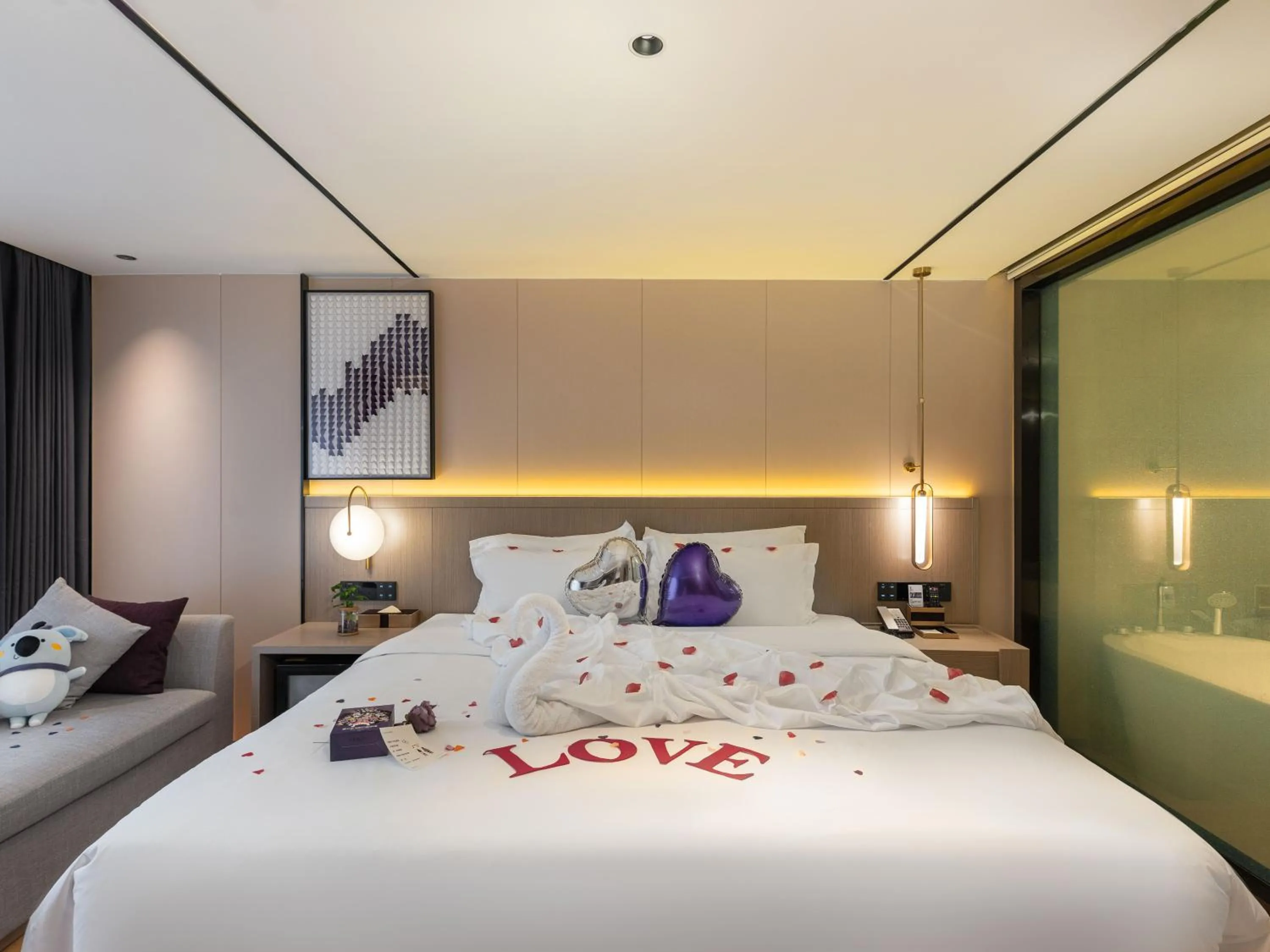 Deluxe King Room in Lavande International Hotel Guangzhou TaiKoo Hui Square Shipaiqiao Metro Station Branch - Free Shuttle Bus to Canton Fair Complex During Canton Fair Period