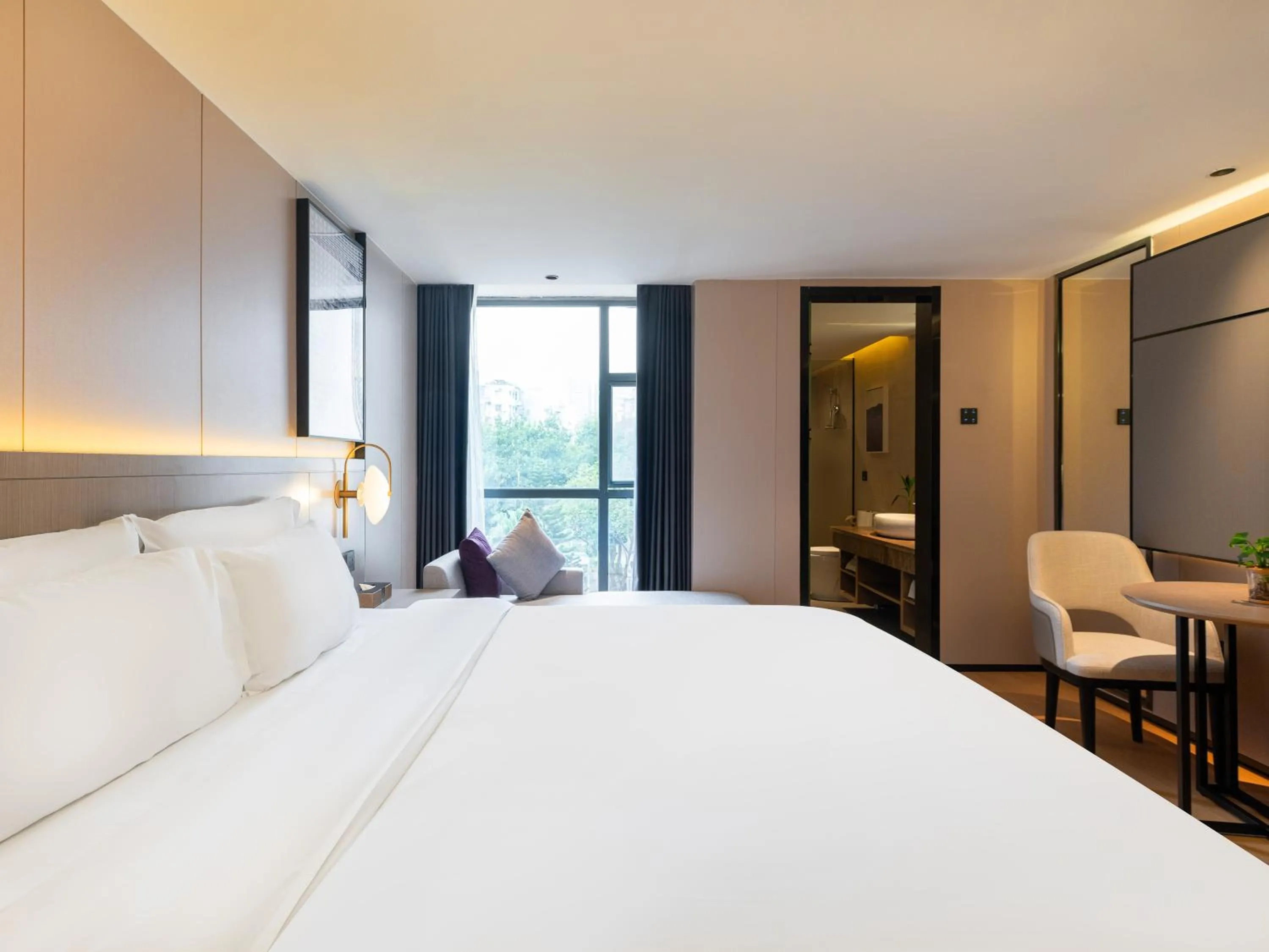 Economy Double Room in Lavande International Hotel Guangzhou TaiKoo Hui Square Shipaiqiao Metro Station Branch - Free Shuttle Bus to Canton Fair Complex During Canton Fair Period