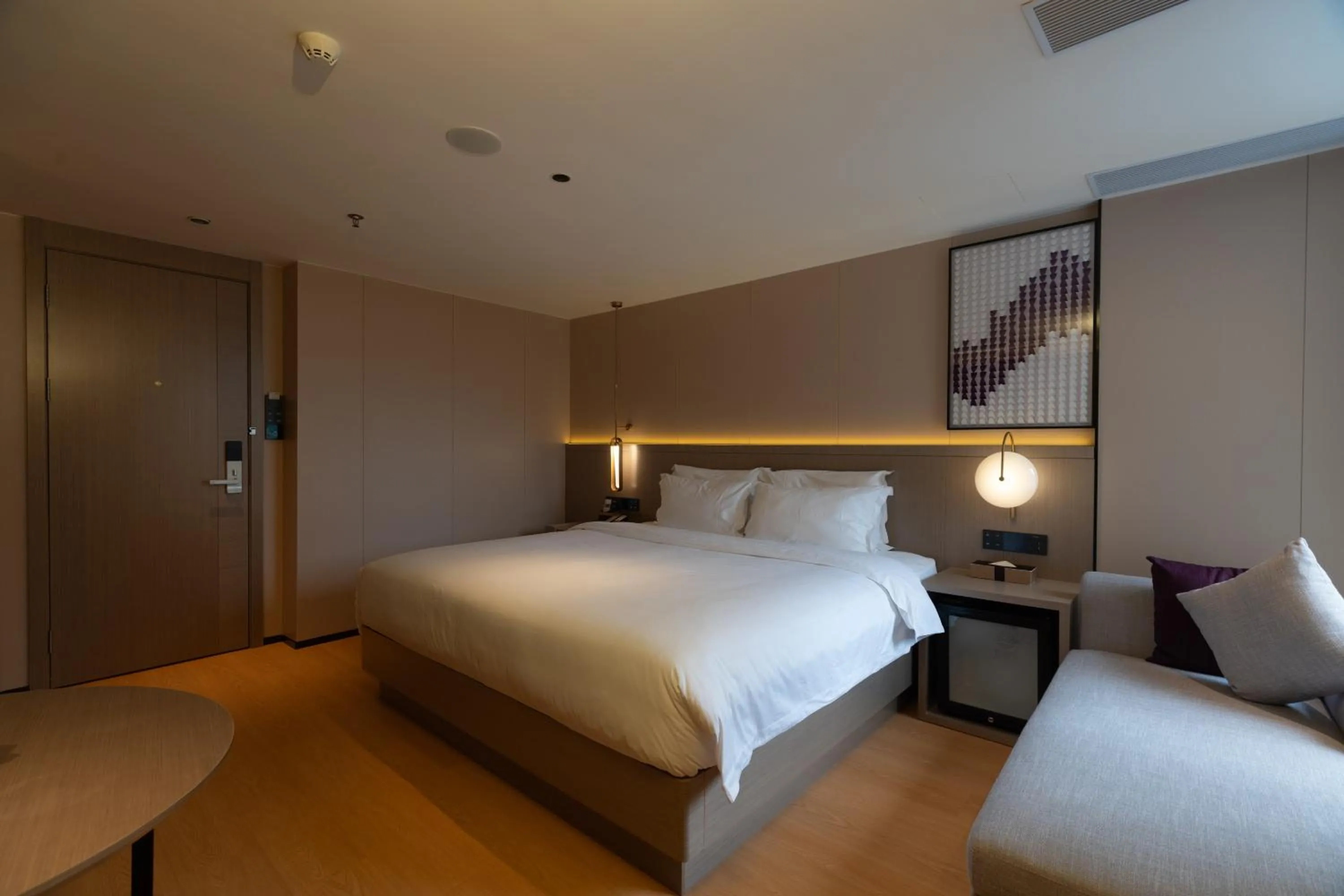 Economy Double Room in Lavande International Hotel Guangzhou TaiKoo Hui Square Shipaiqiao Metro Station Branch - Free Shuttle Bus to Canton Fair Complex During Canton Fair Period