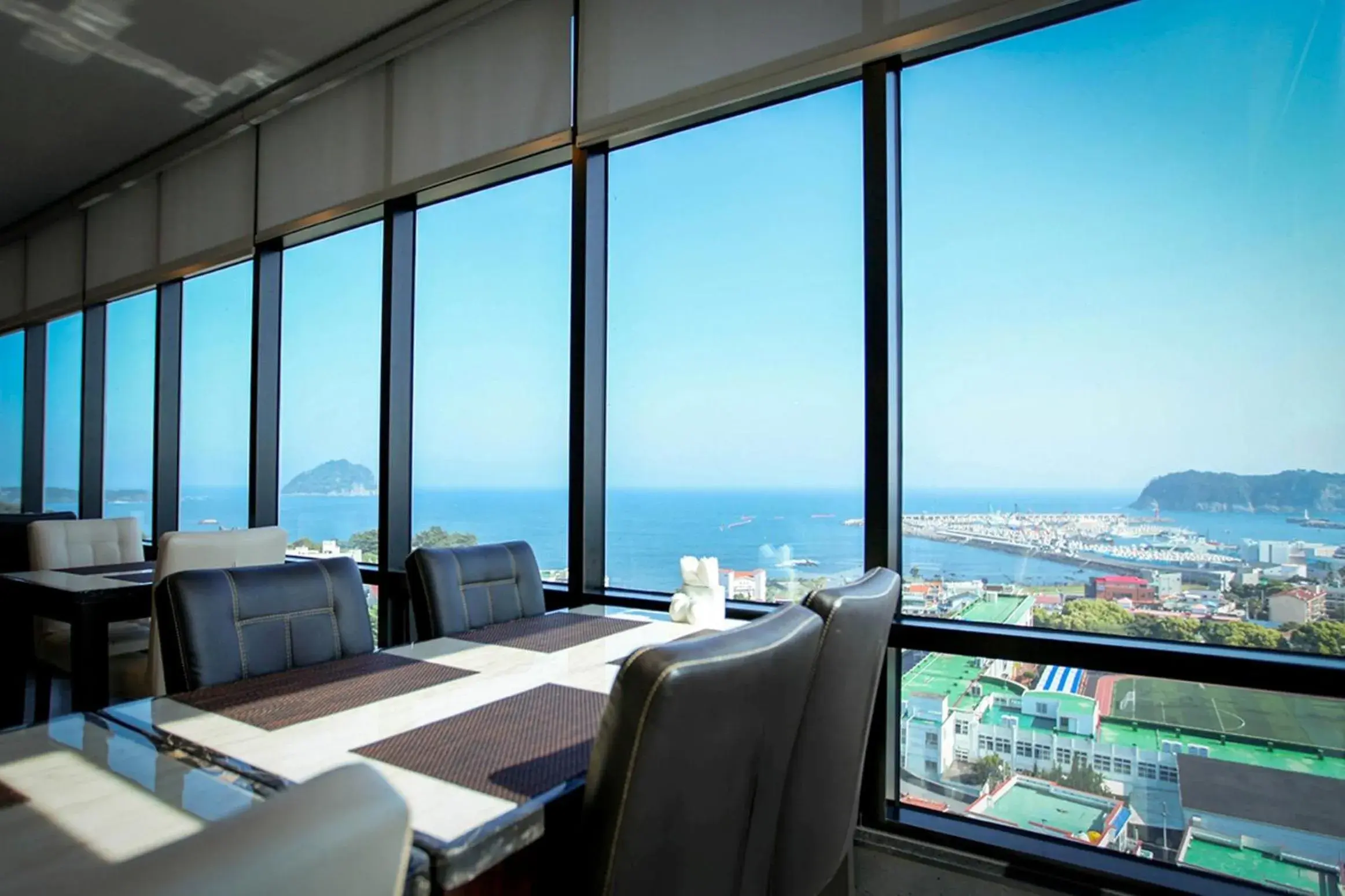 Restaurant/places to eat in Eins Hotel Restaurant/places to eat in Eins Hotel