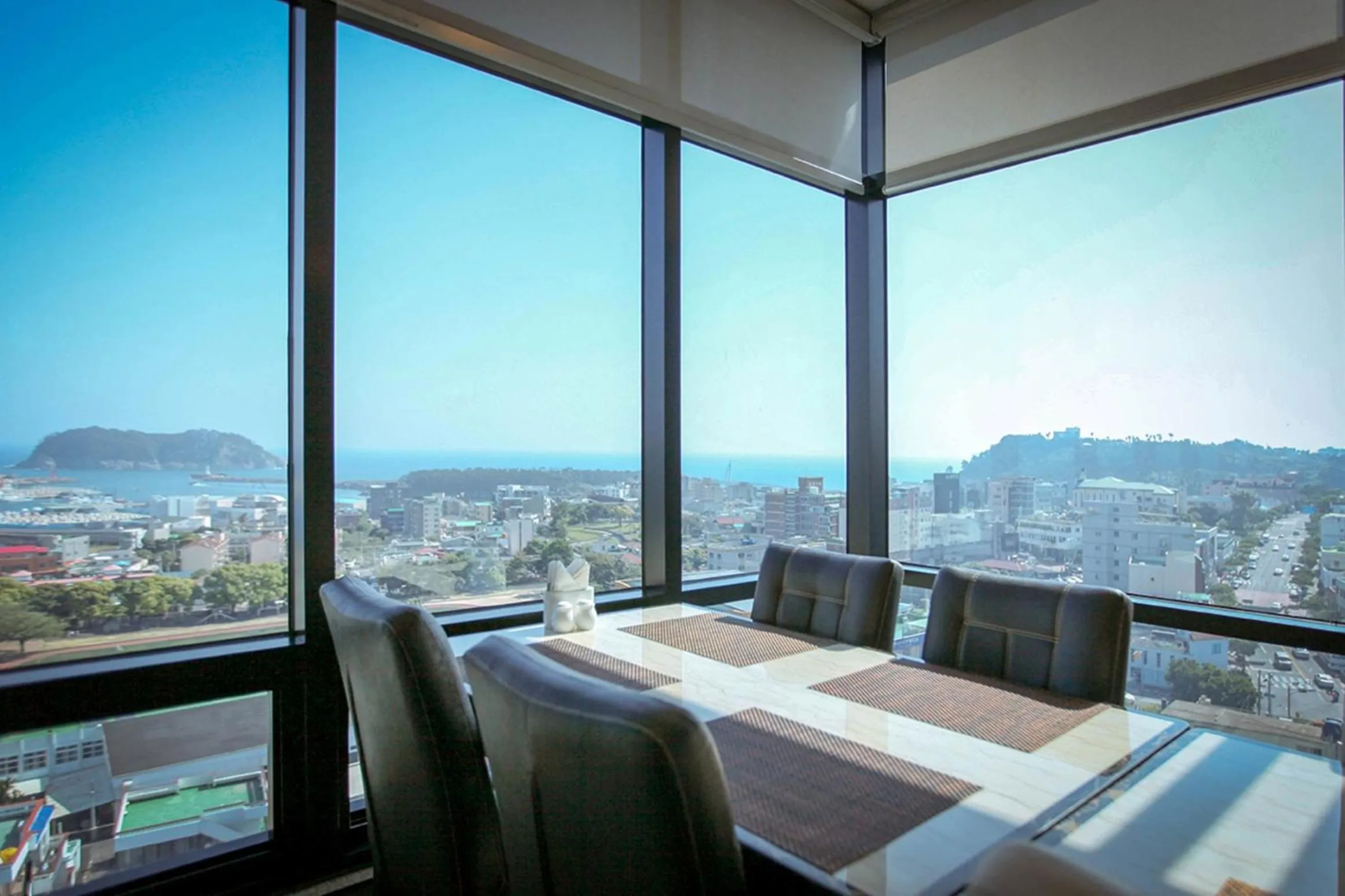 Restaurant/places to eat in Eins Hotel