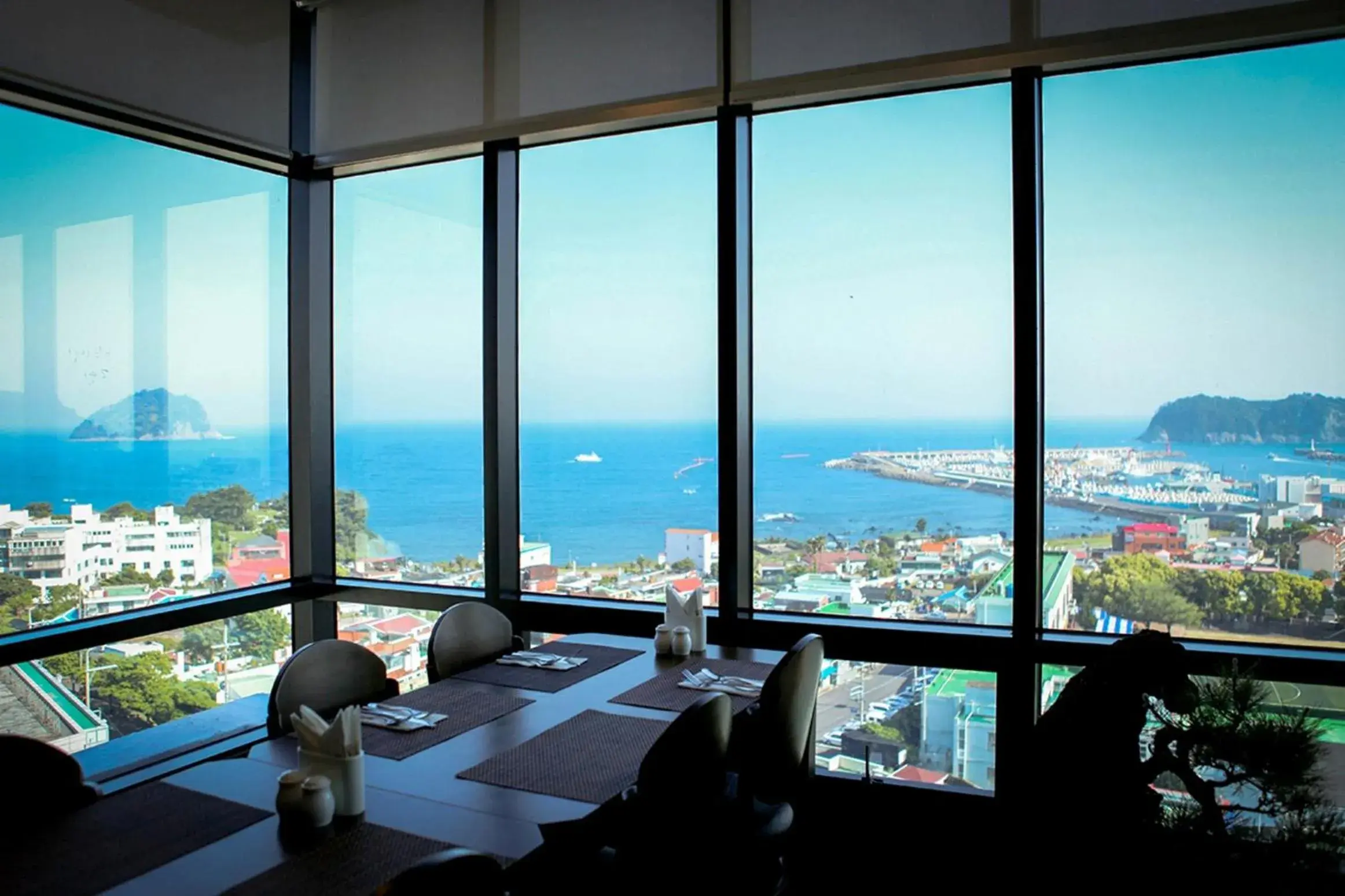 Restaurant/places to eat in Eins Hotel Restaurant/places to eat in Eins Hotel