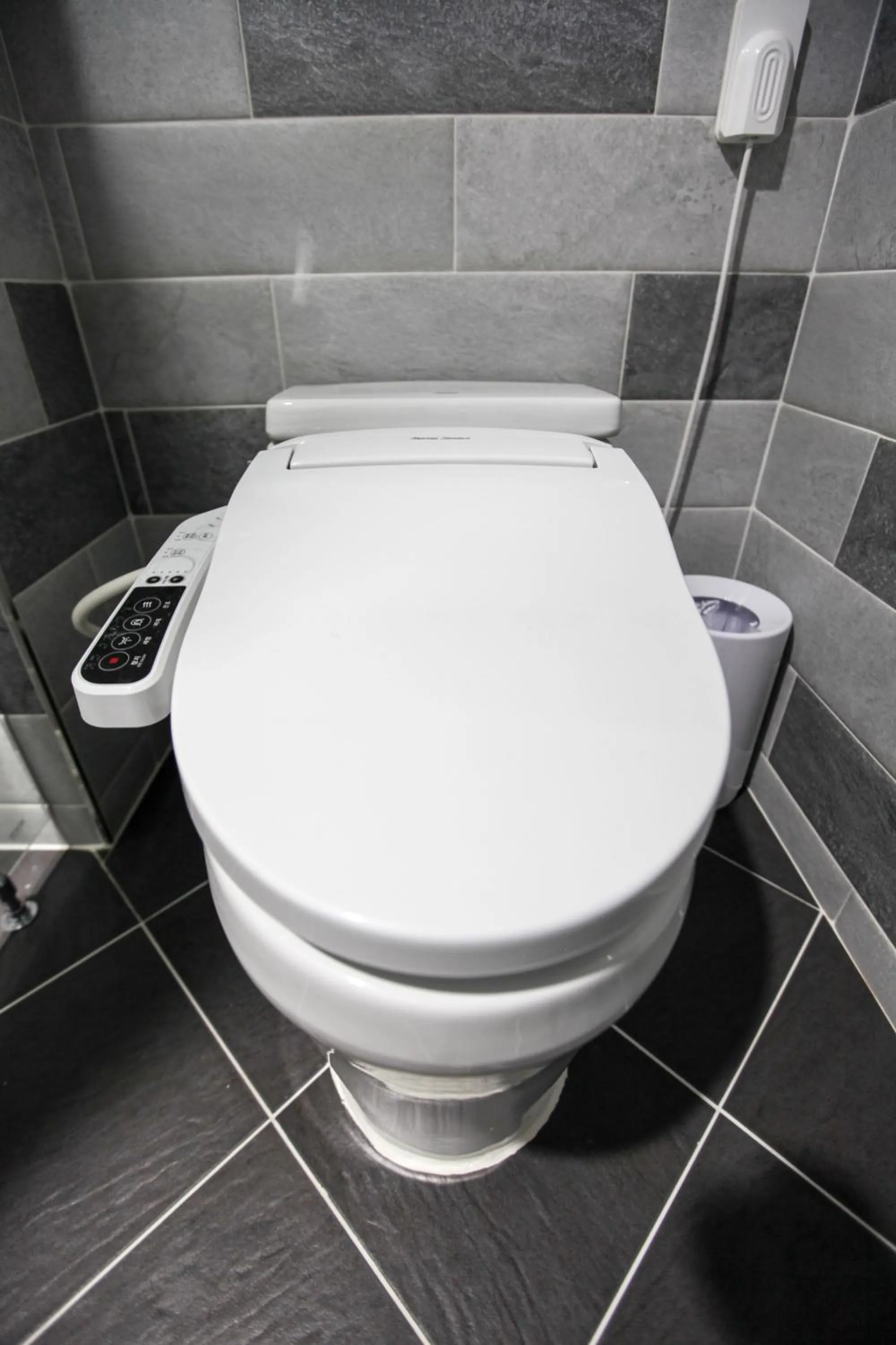 Toilet in Eins Hotel