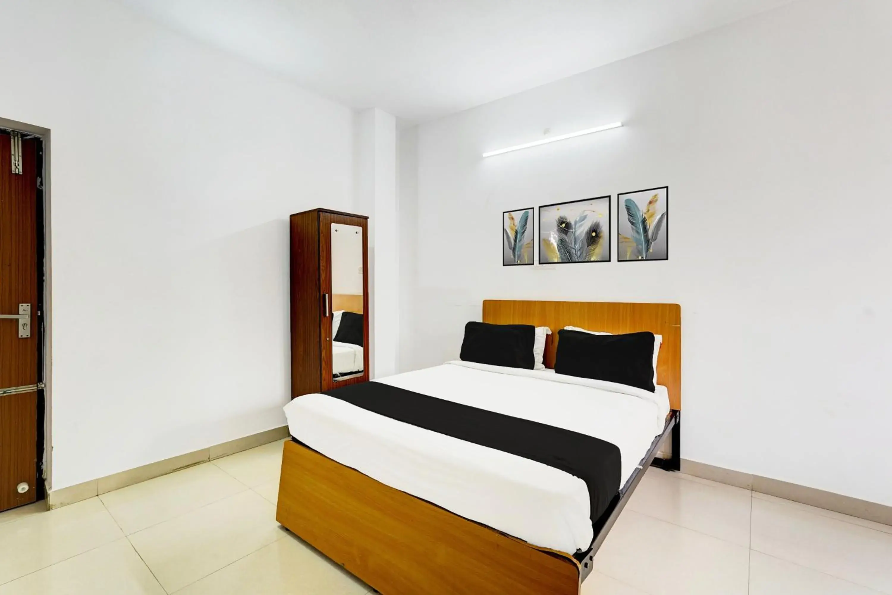 Standard Double Room - single occupancy in Super Collection O Ambattur Near Patravakam Railway Station Standard Double Room - single occupancy in Super Collection O Ambattur Near Patravakam Railway Station