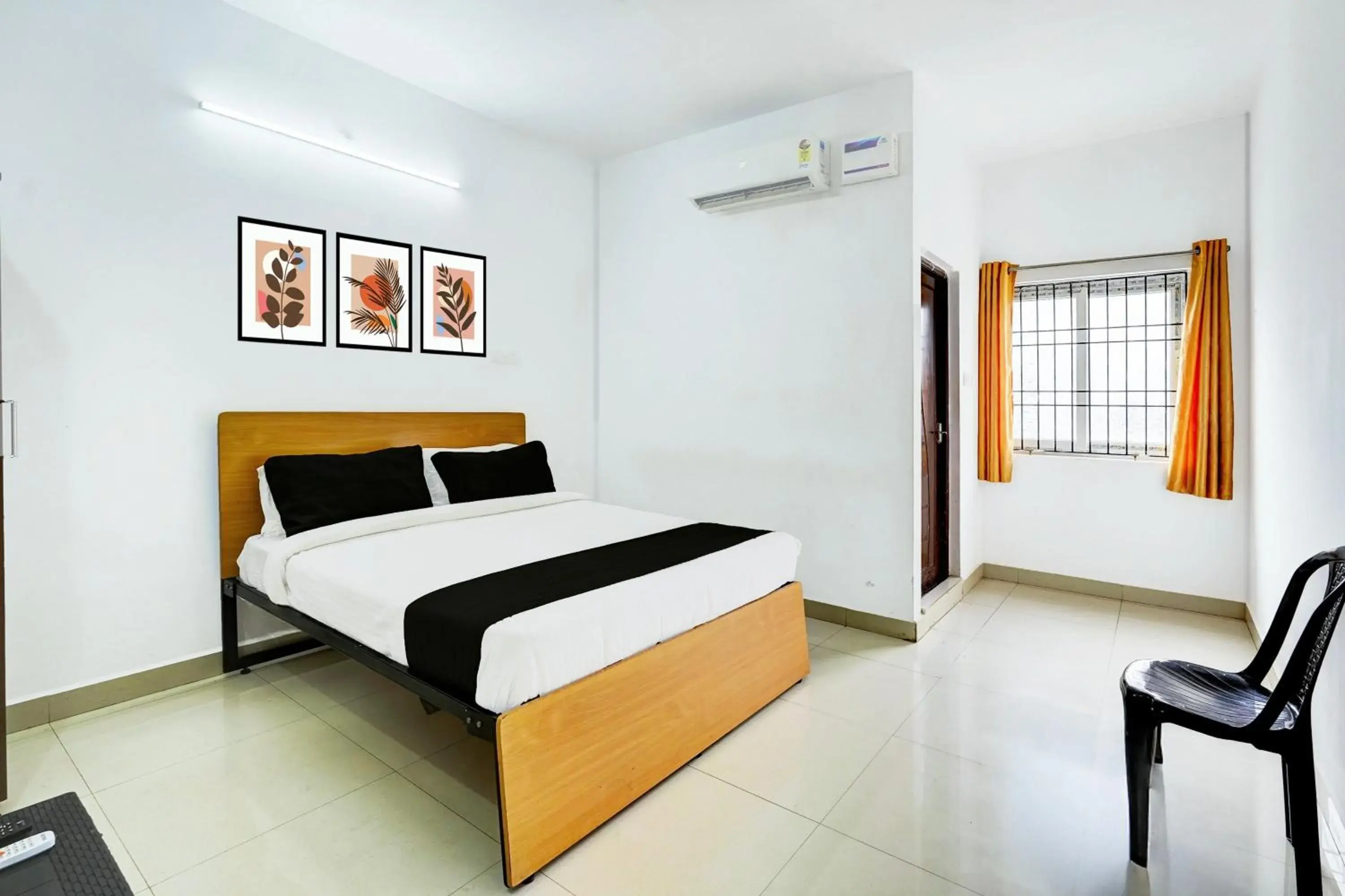Standard Double Room - single occupancy in Super Collection O Ambattur Near Patravakam Railway Station Standard Double Room - single occupancy in Super Collection O Ambattur Near Patravakam Railway Station