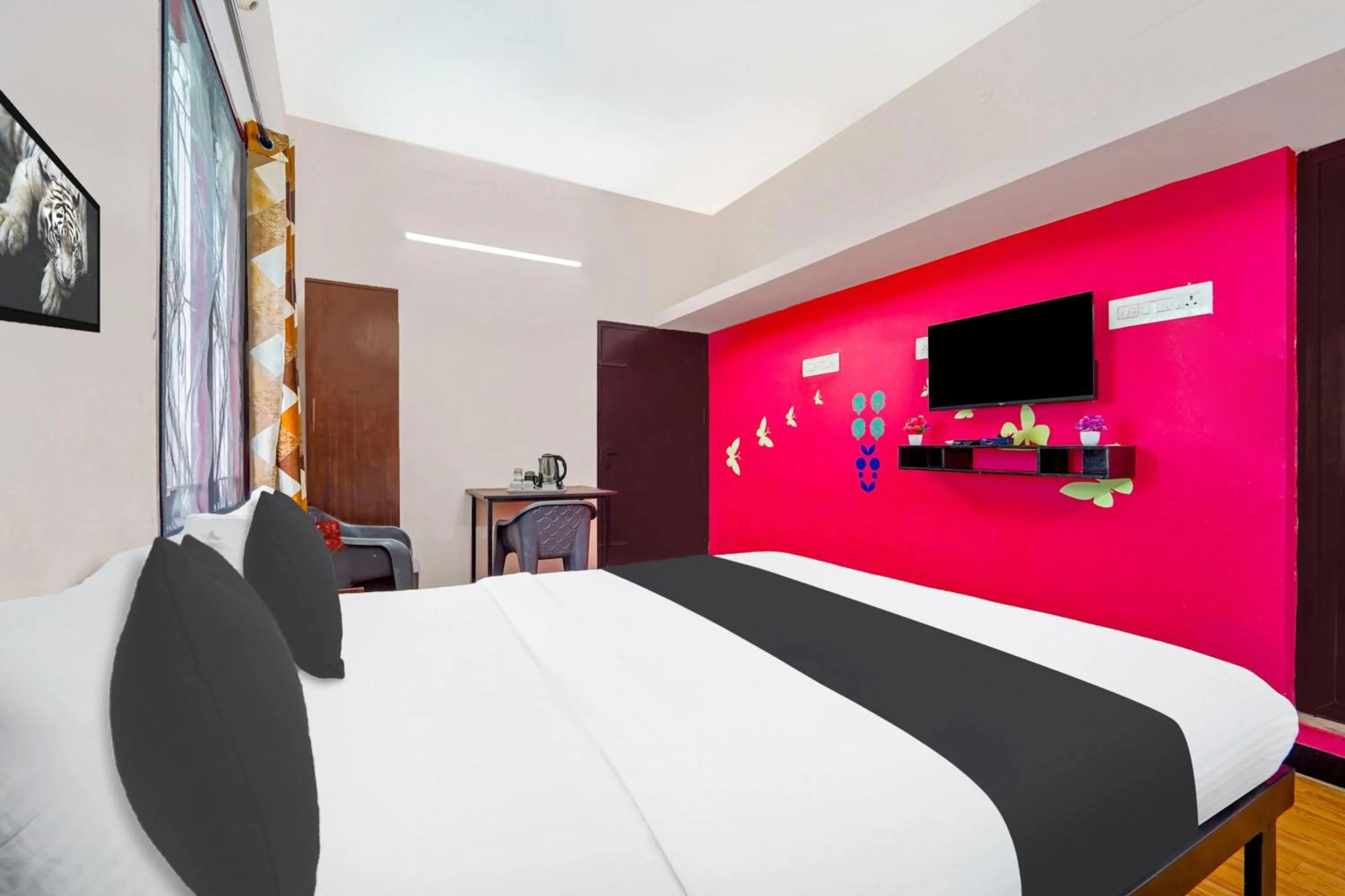 Bedroom, Bed in Super Hotel O Ganapathy Athipalayam Pirivu Road