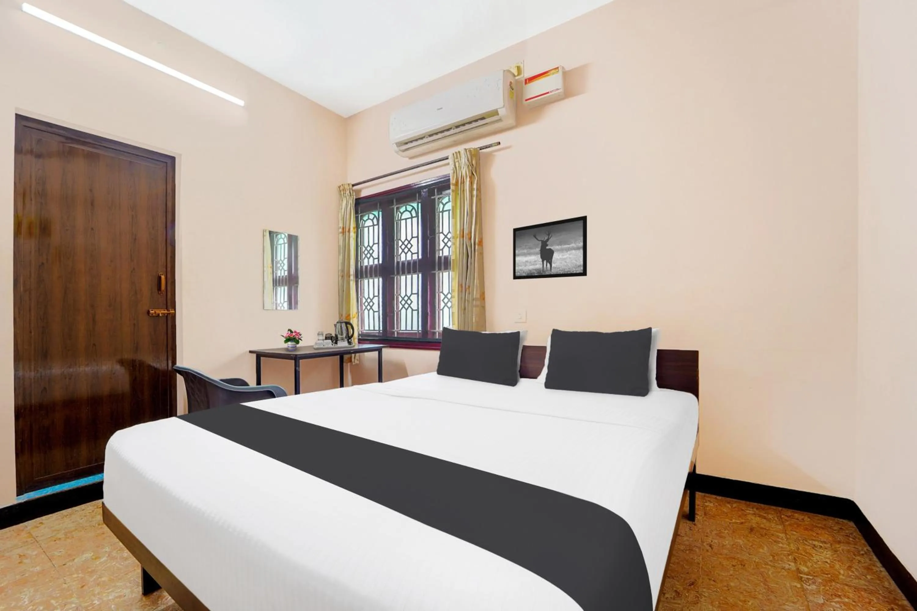 Bedroom, Bed in Super Hotel O Ganapathy Athipalayam Pirivu Road