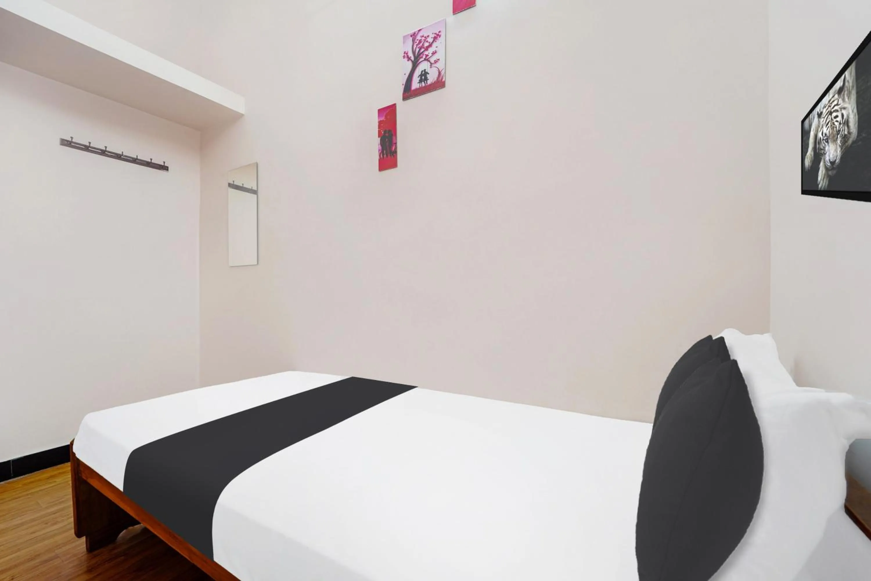 Bedroom, Bed in Super Hotel O Ganapathy Athipalayam Pirivu Road