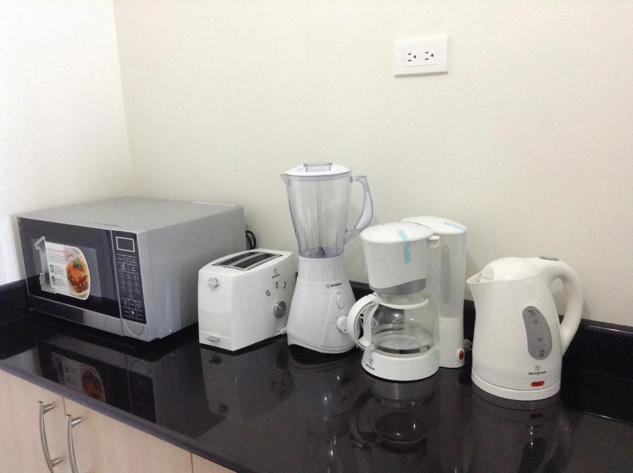 Coffee/tea facilities in Blowing in the Wind - Lake View Apartments