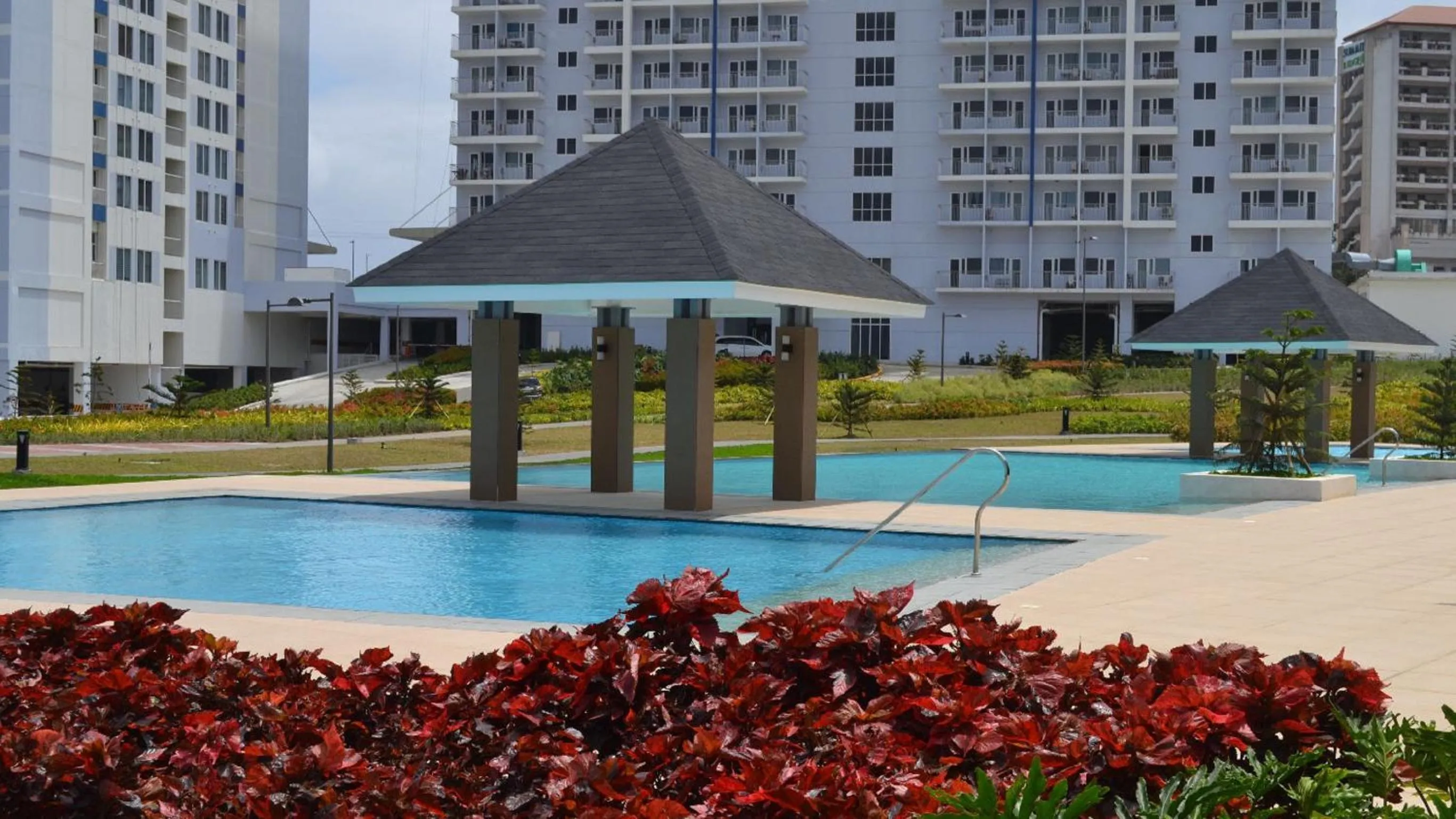 Swimming pool in Blowing in the Wind - Lake View Apartments