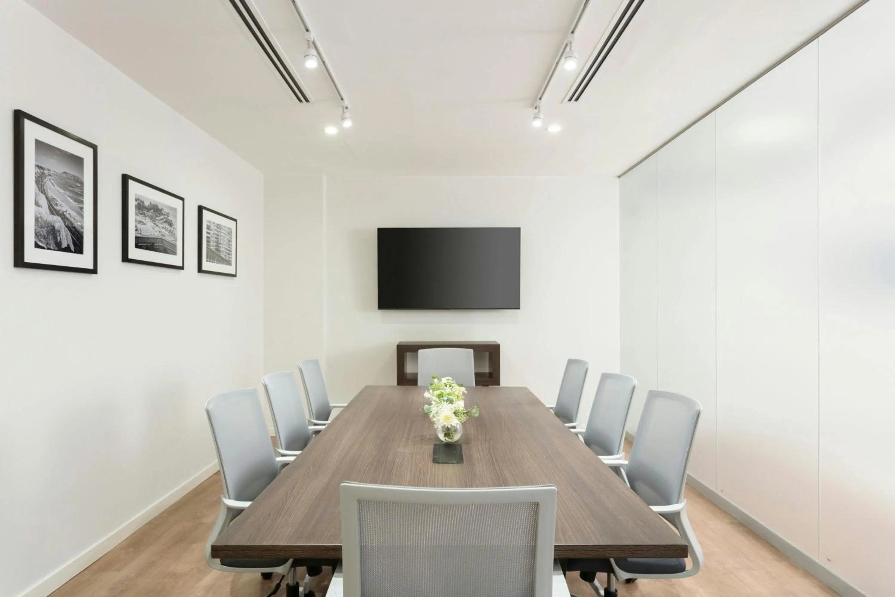 Meeting/conference room in Courtyard by Marriott Lima Miraflores