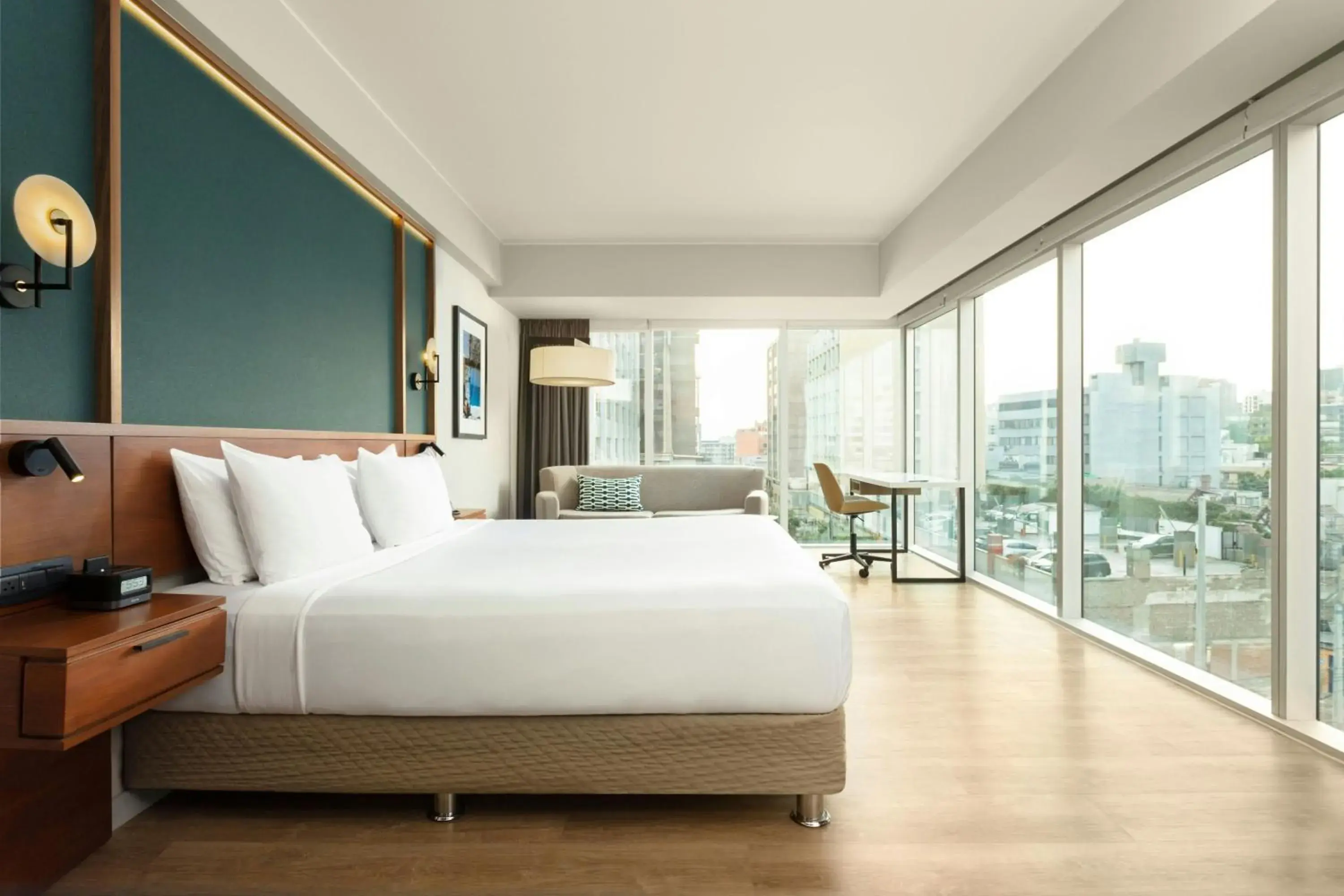 Panoramic Corner King Room with City View in Courtyard by Marriott Lima Miraflores Panoramic Corner King Room with City View in Courtyard by Marriott Lima Miraflores