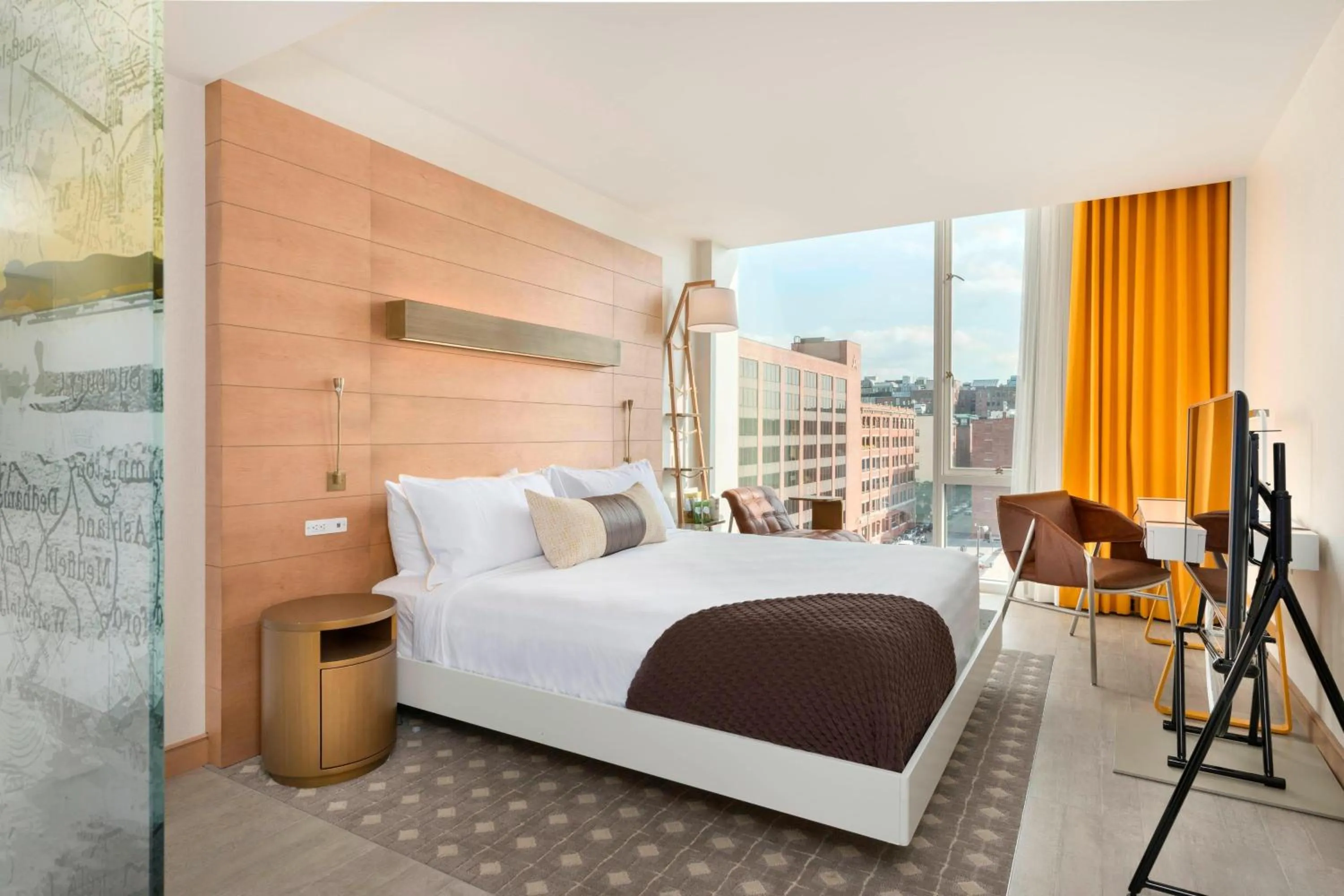 Photo of the whole room, Bed in The Envoy Hotel, Autograph Collection