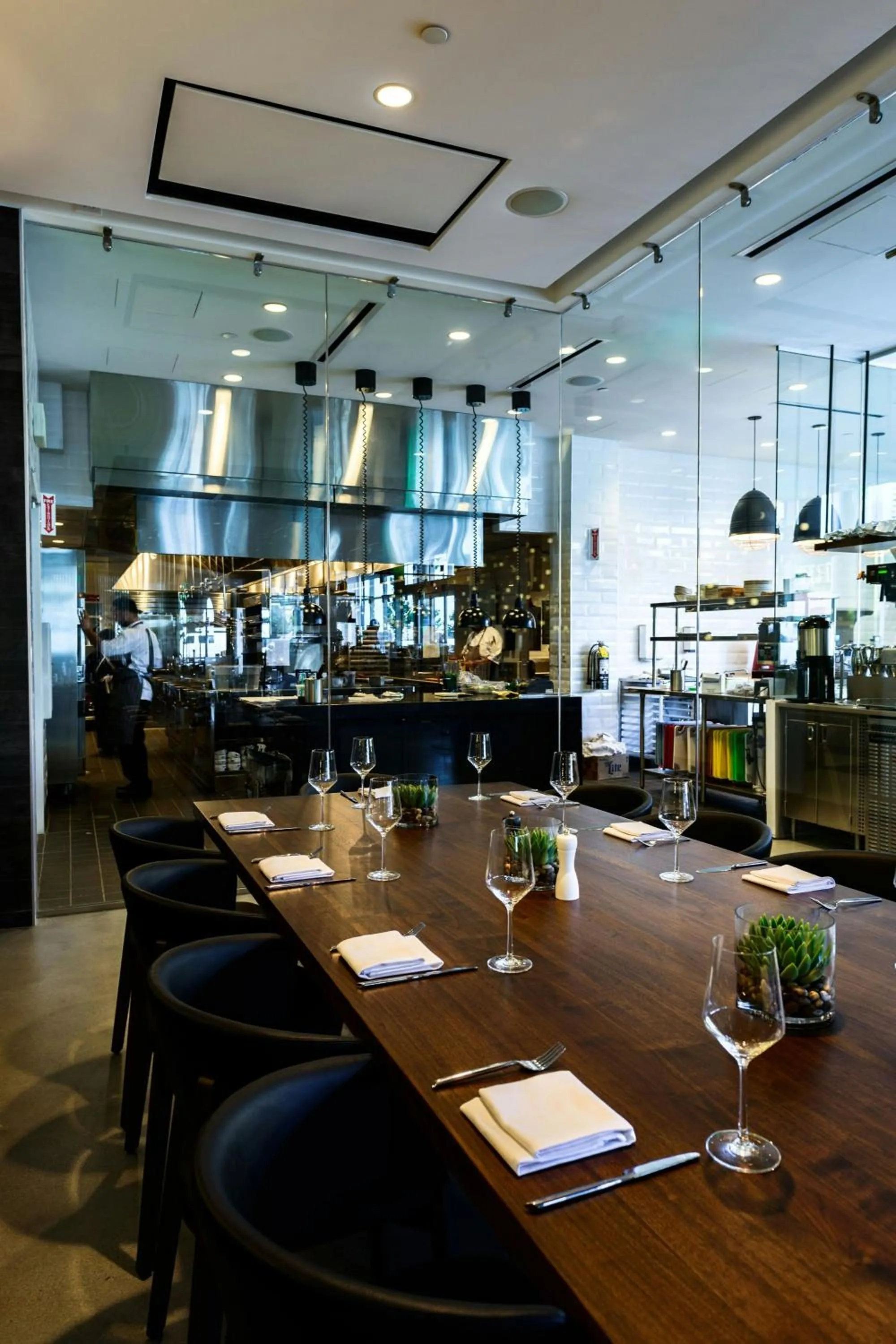 Lounge or bar in The Envoy Hotel, Autograph Collection