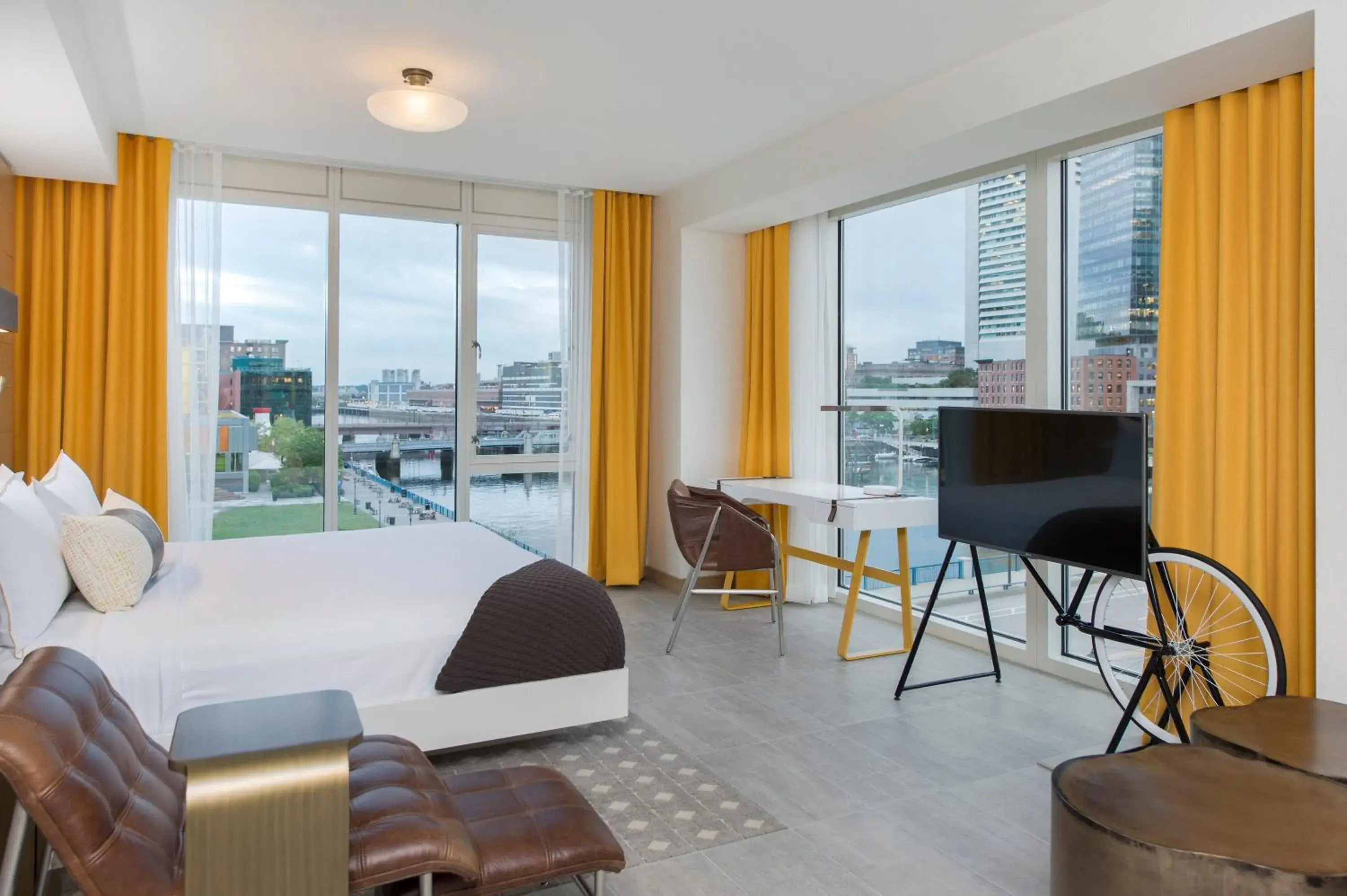 Bedroom, Bed in The Envoy Hotel, Autograph Collection Bedroom, Bed in The Envoy Hotel, Autograph Collection