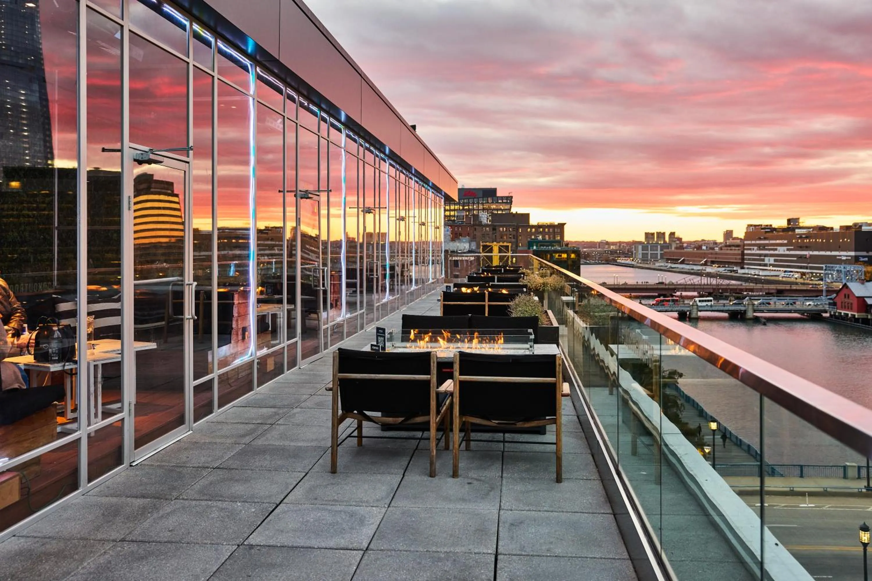 Restaurant/places to eat in The Envoy Hotel, Autograph Collection