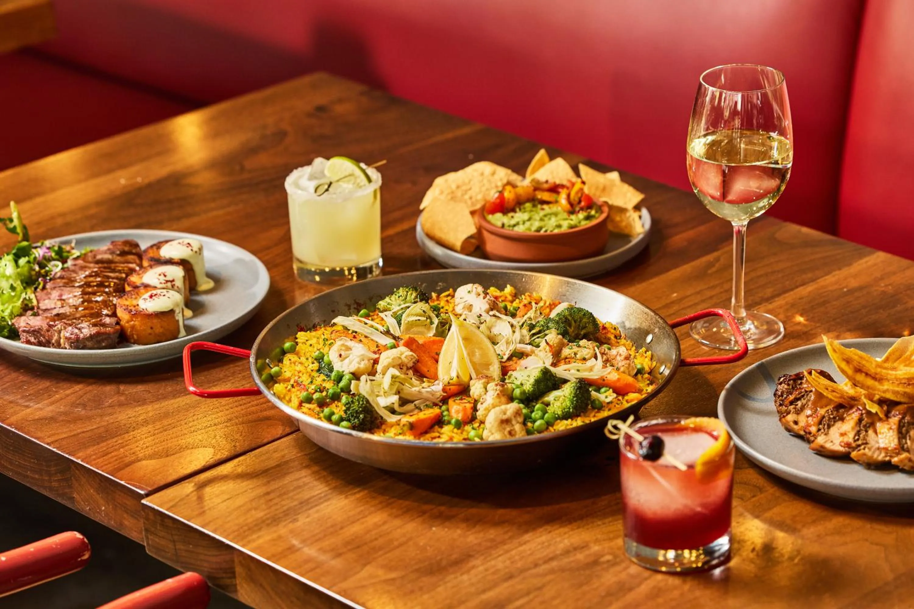 Restaurant/places to eat in The Envoy Hotel, Autograph Collection