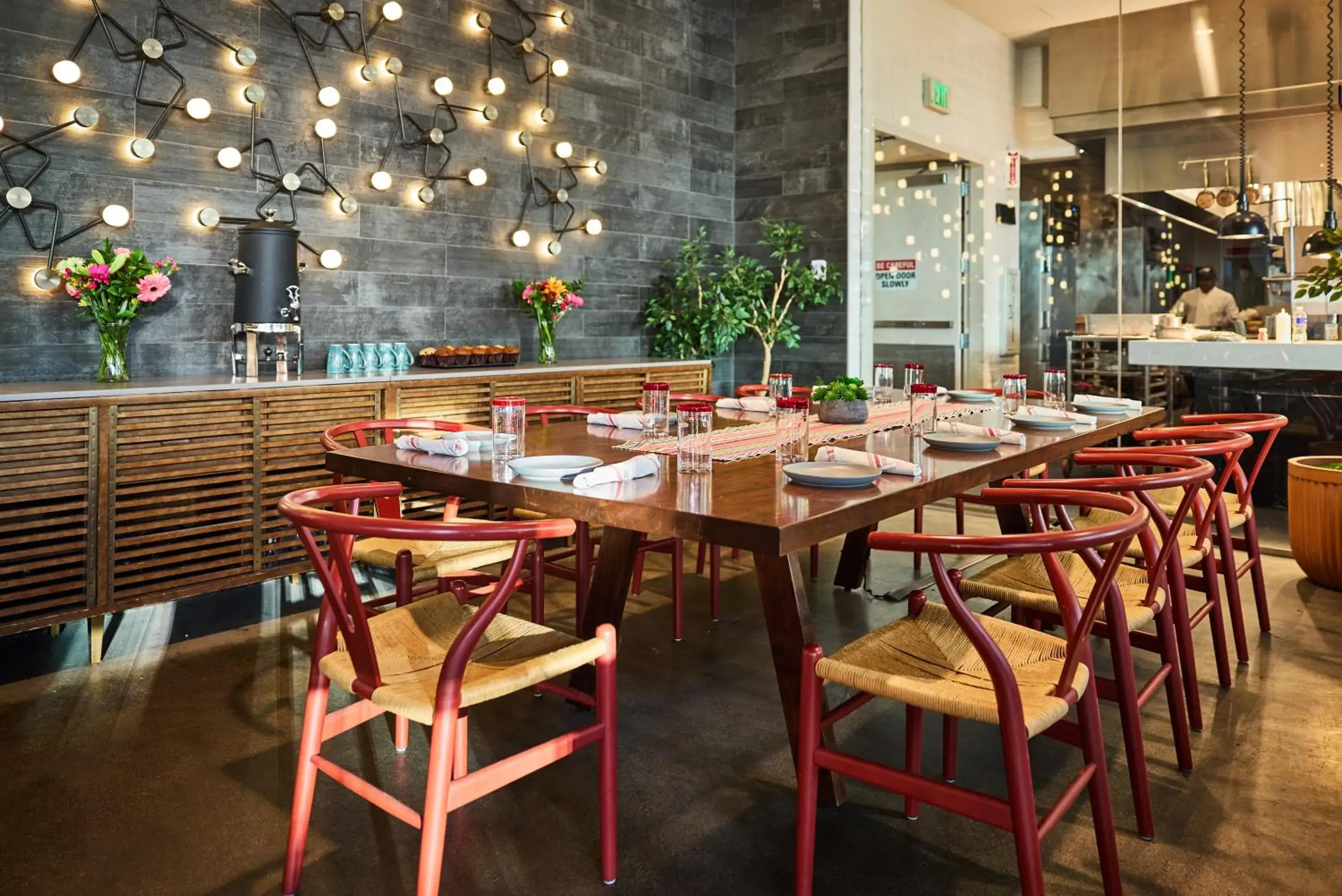 Restaurant/places to eat in The Envoy Hotel, Autograph Collection Restaurant/places to eat in The Envoy Hotel, Autograph Collection