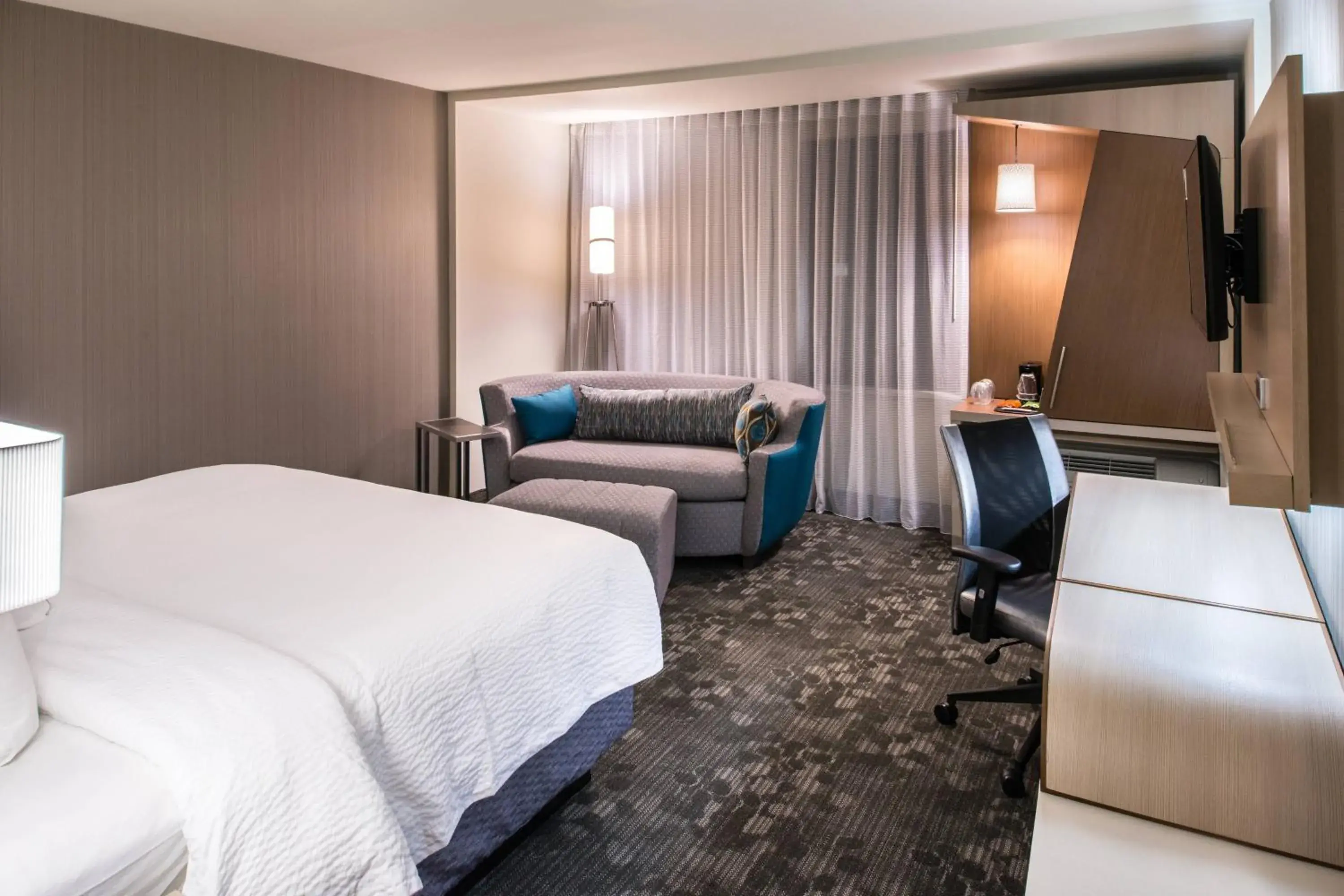 King Room in Courtyard by Marriott Jacksonville King Room in Courtyard by Marriott Jacksonville