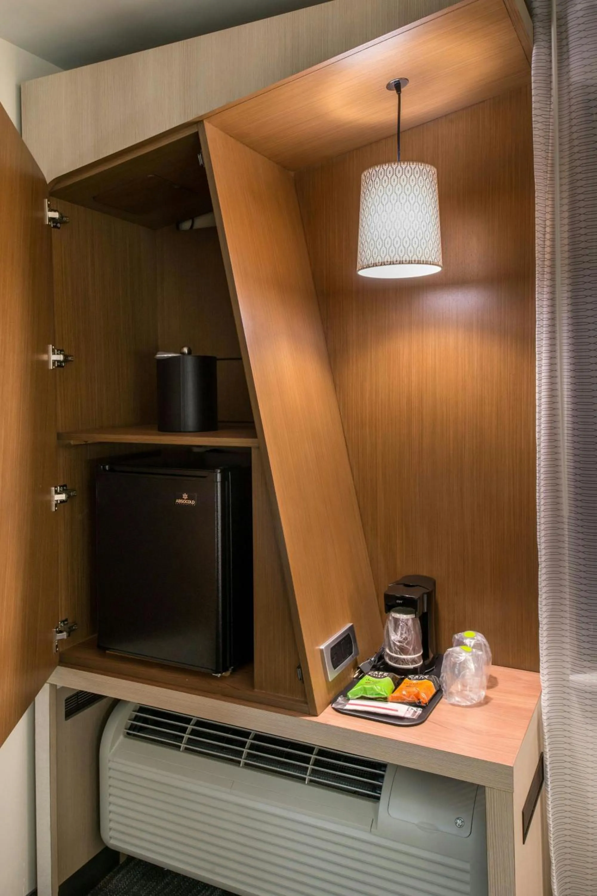 Photo of the whole room in Courtyard by Marriott Jacksonville