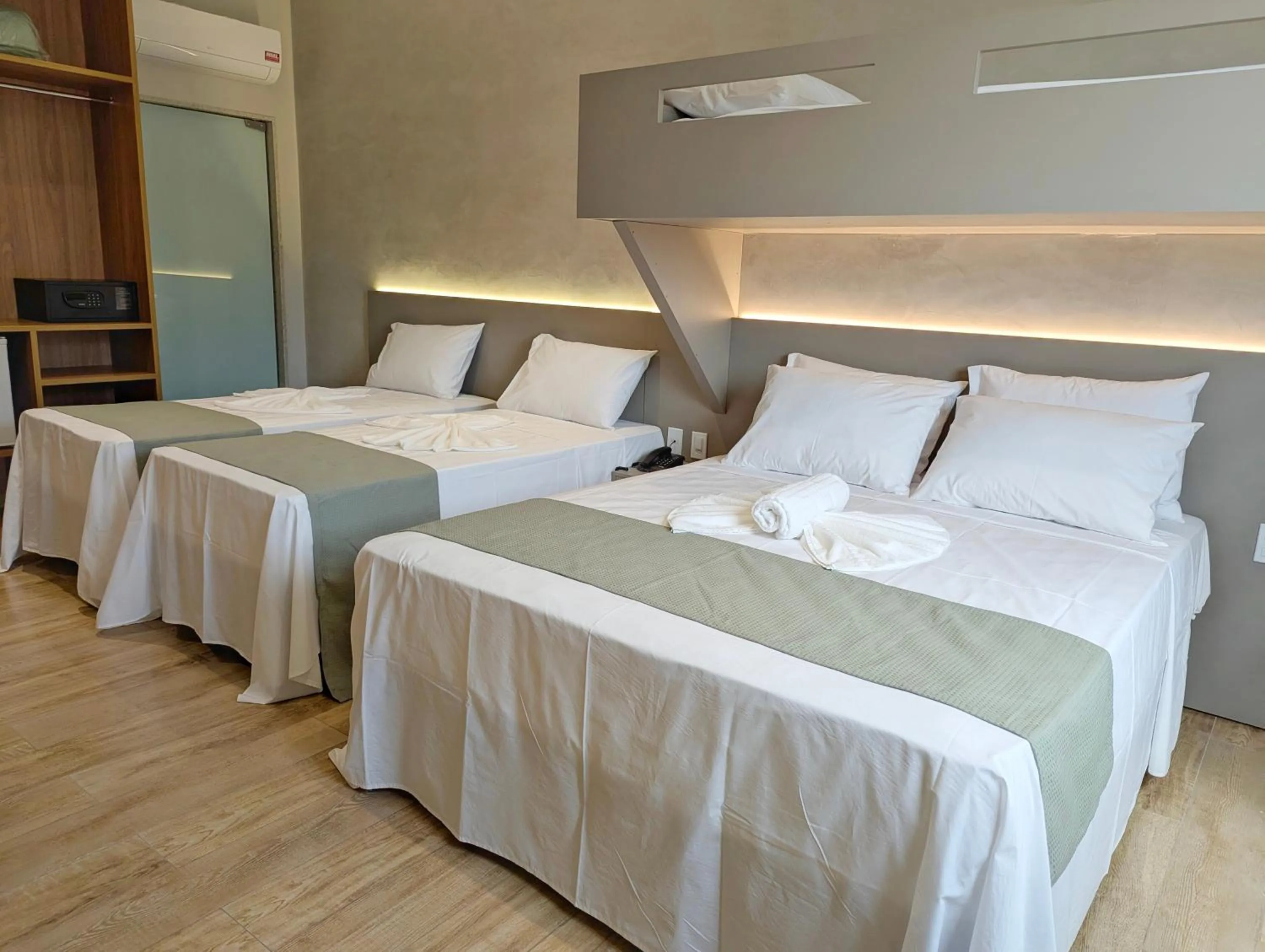 Family Room with Private Bathroom - single occupancy in Hotel Jardim Iracema
