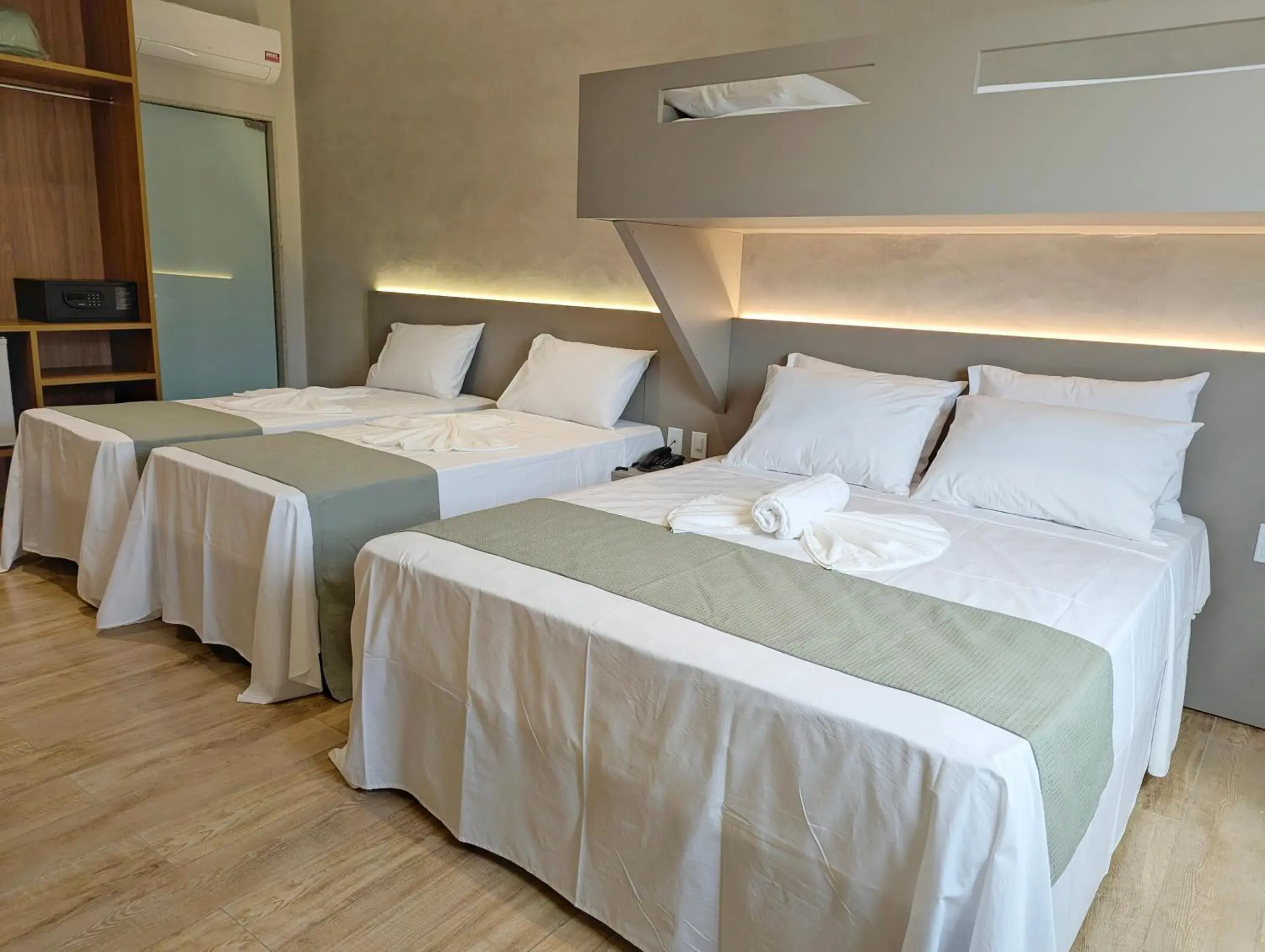 Family Room with Private Bathroom - single occupancy in Hotel Jardim Iracema Family Room with Private Bathroom - single occupancy in Hotel Jardim Iracema