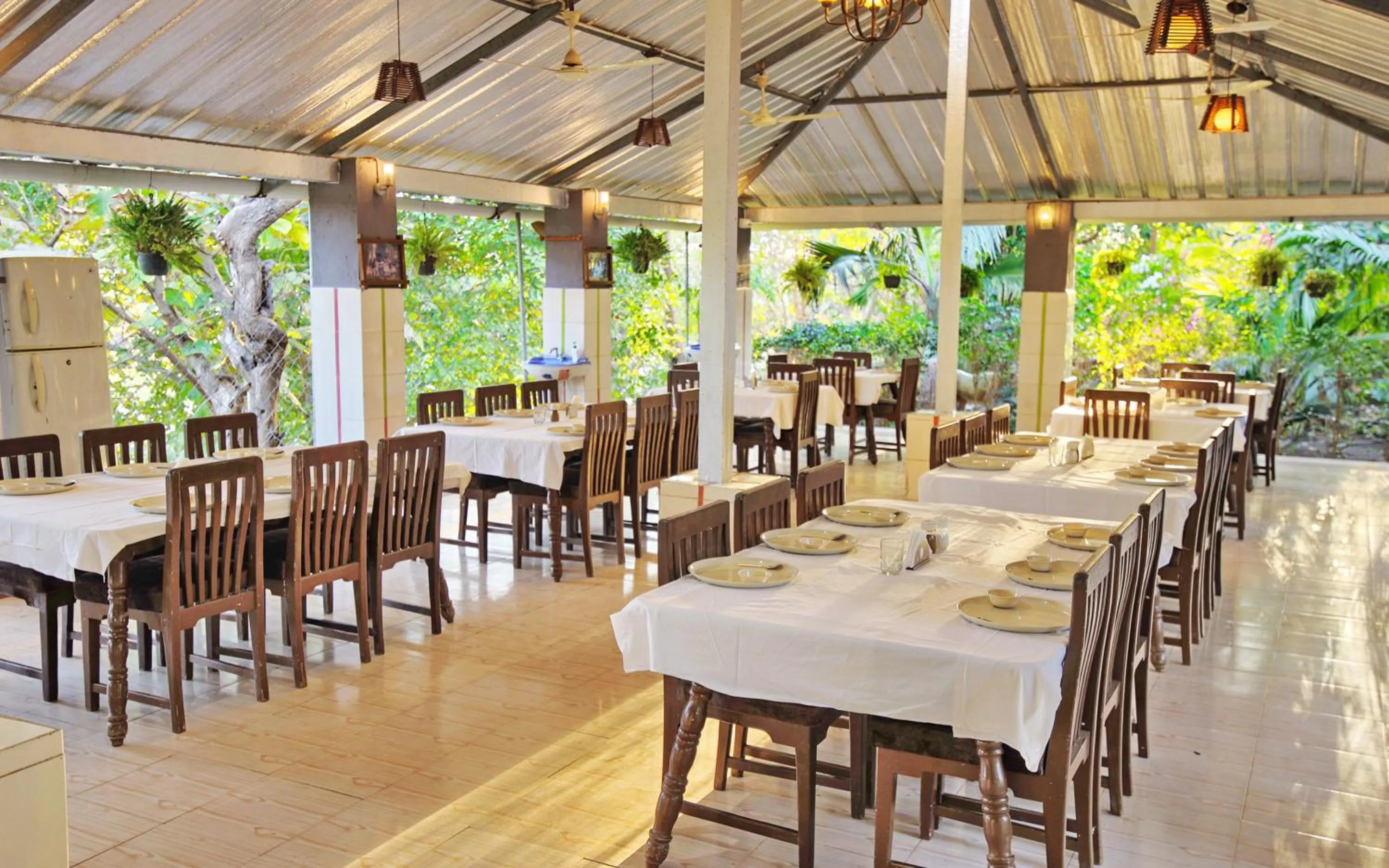 Restaurant/places to eat in Anil Farms Gir Jungle Resort