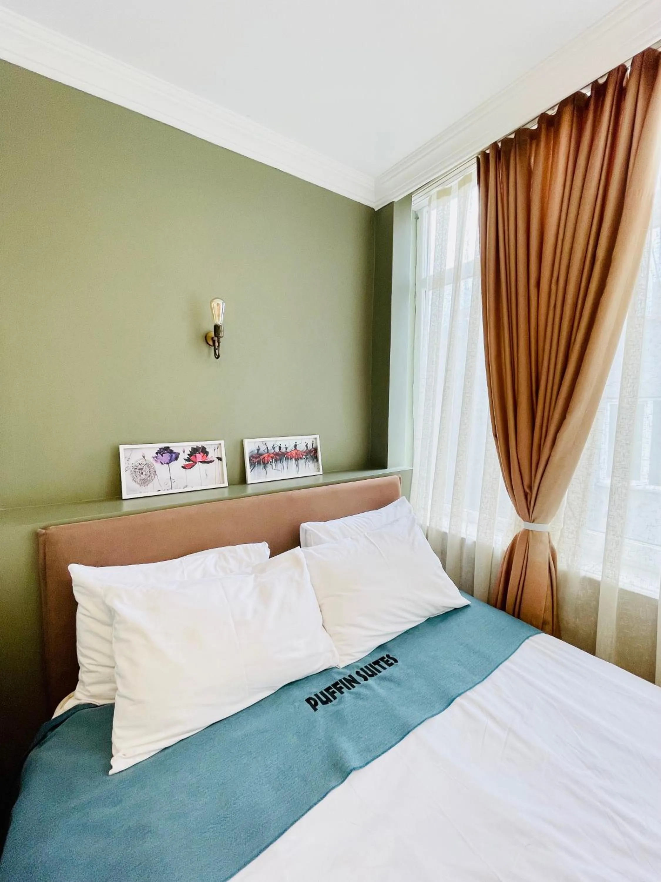 Bed in Puffin Suites