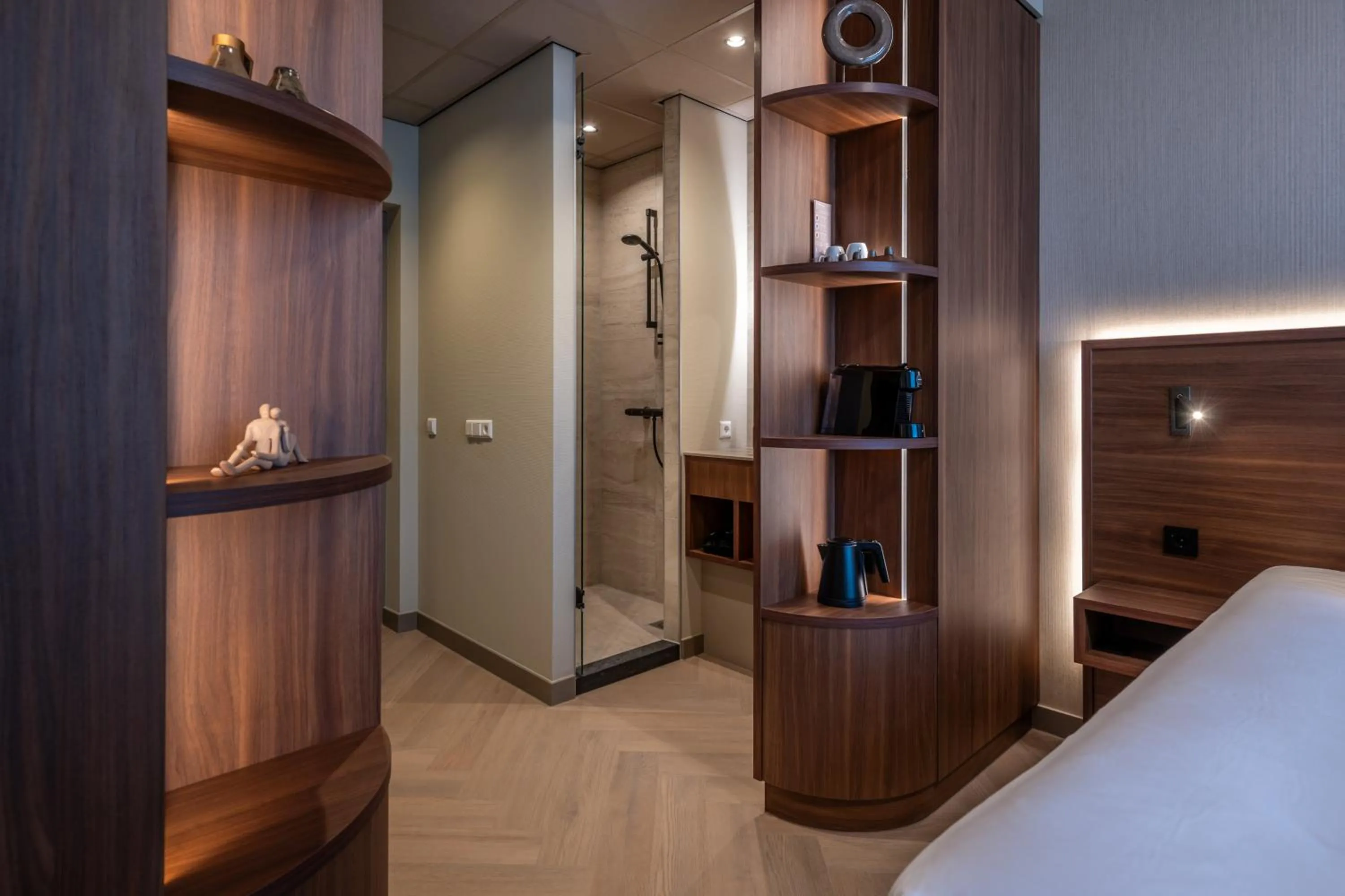 Coffee/tea facilities, Bed in Hotel De Zeevaartschool